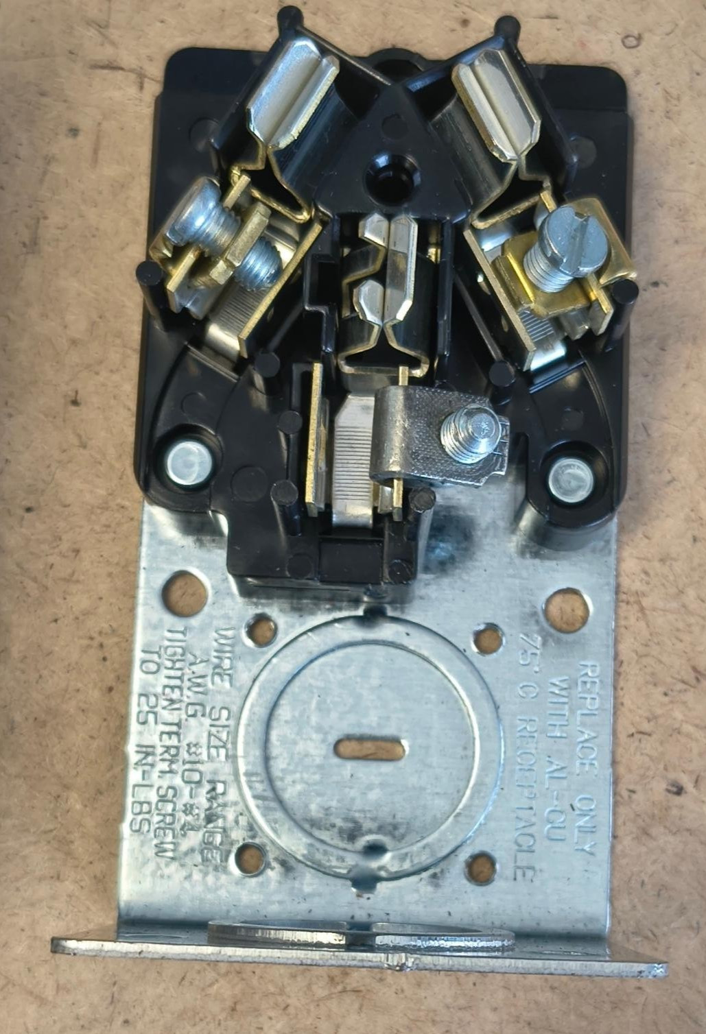 LEVITON 5054-P00 Surface Mount Power Outlet 30A 125V-250V NEMA 10-30R