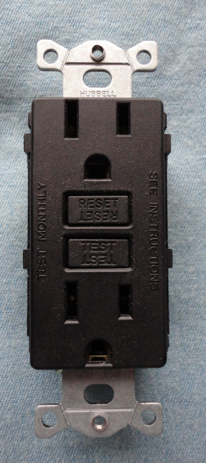 LOT 3 – Lutron 15A GFCI Receptacle Satin Matte Black / SCR-15-GFCI-MN Midnight