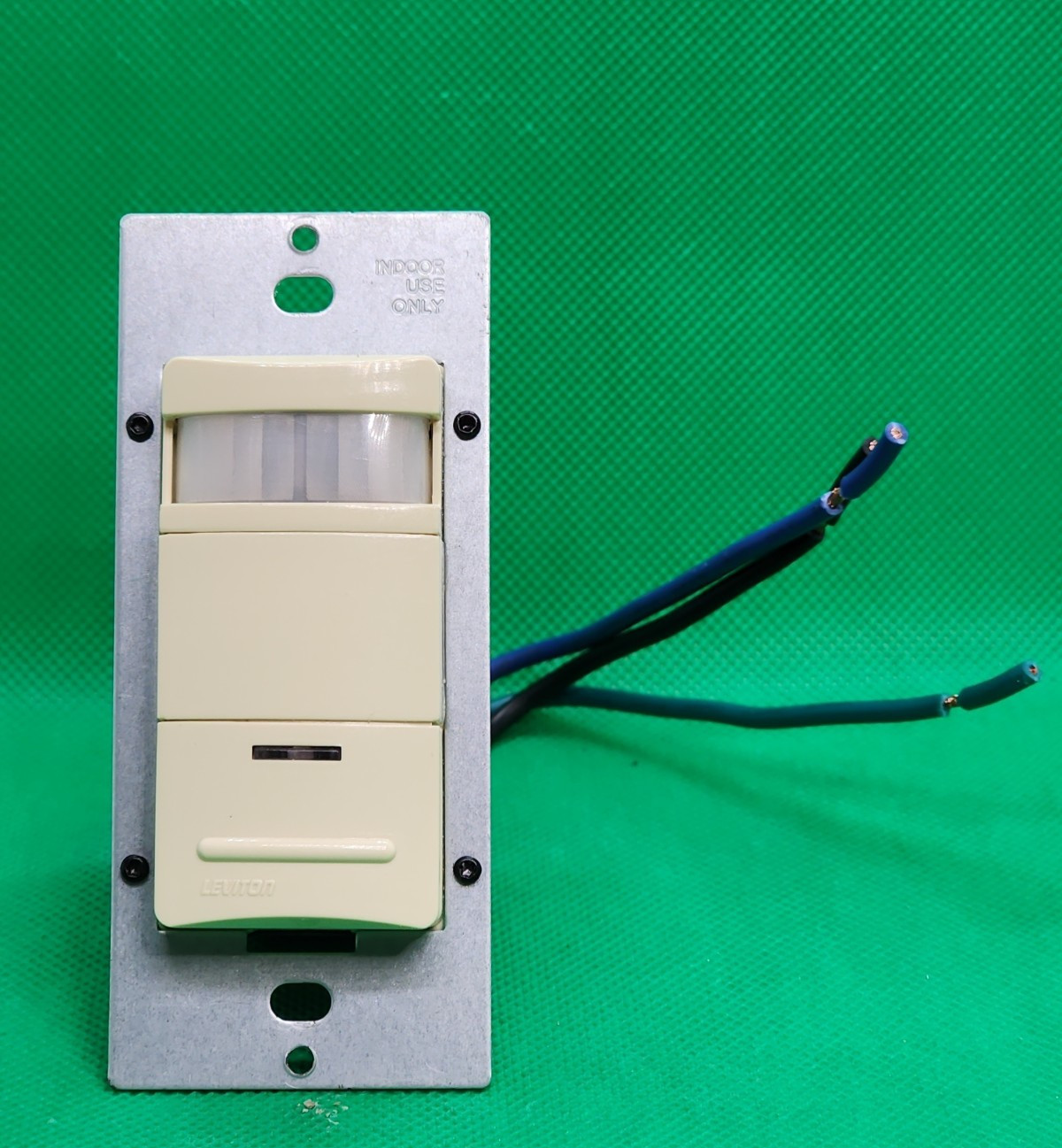 LEVITON ODS10 Infrared Wall Switch Occupancy Sensor [2WS1-2]