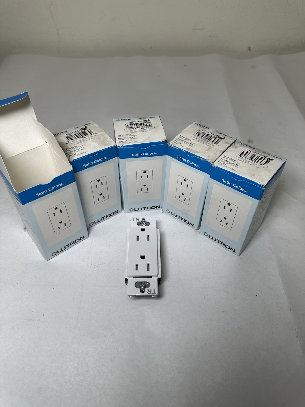 Lutron Ace-15-sw 15a Outlet Receptacle A Lot Of 5 S5