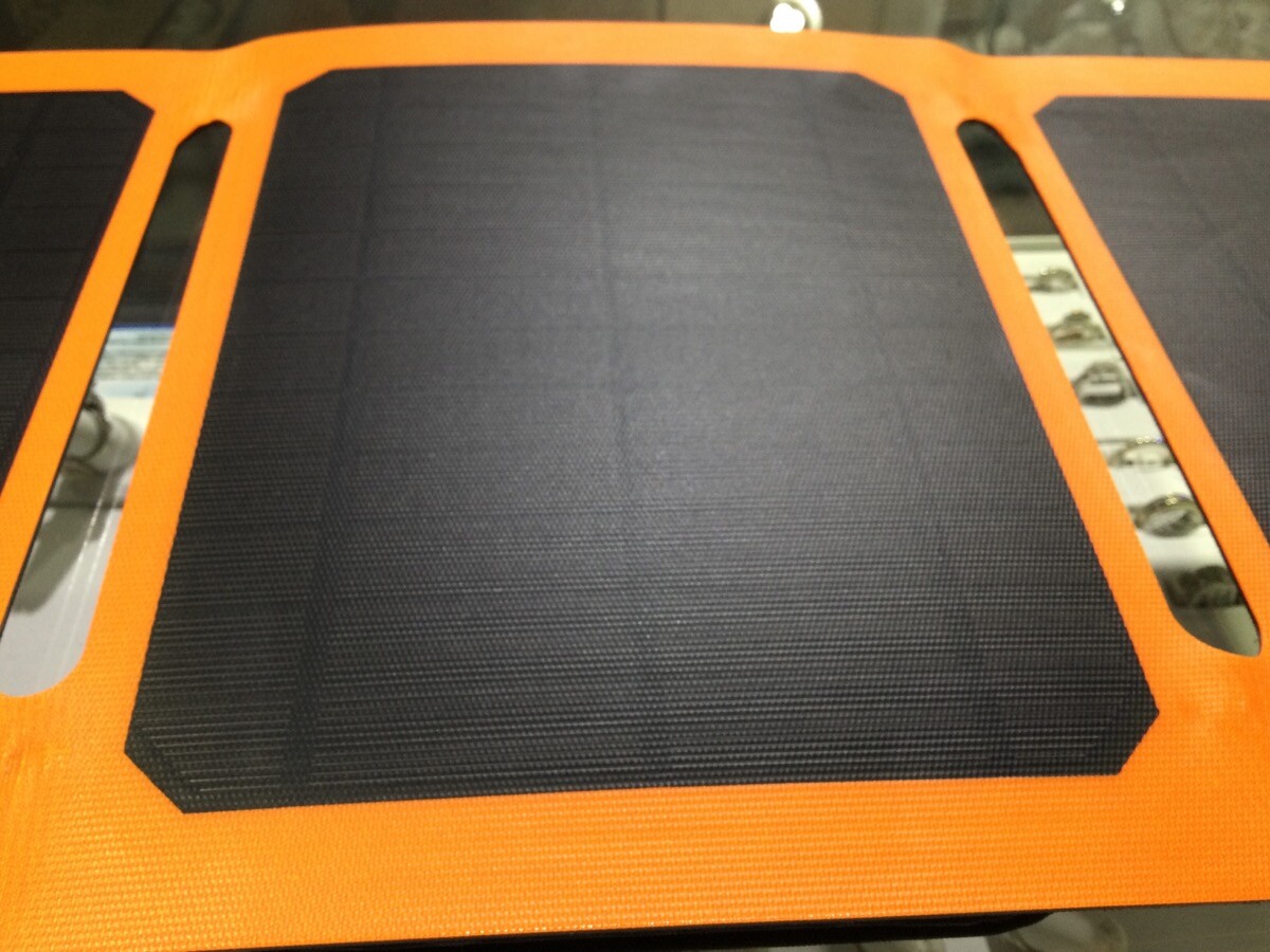 Thunderbolt 18W Foldable Solar Panel (CJL047791)