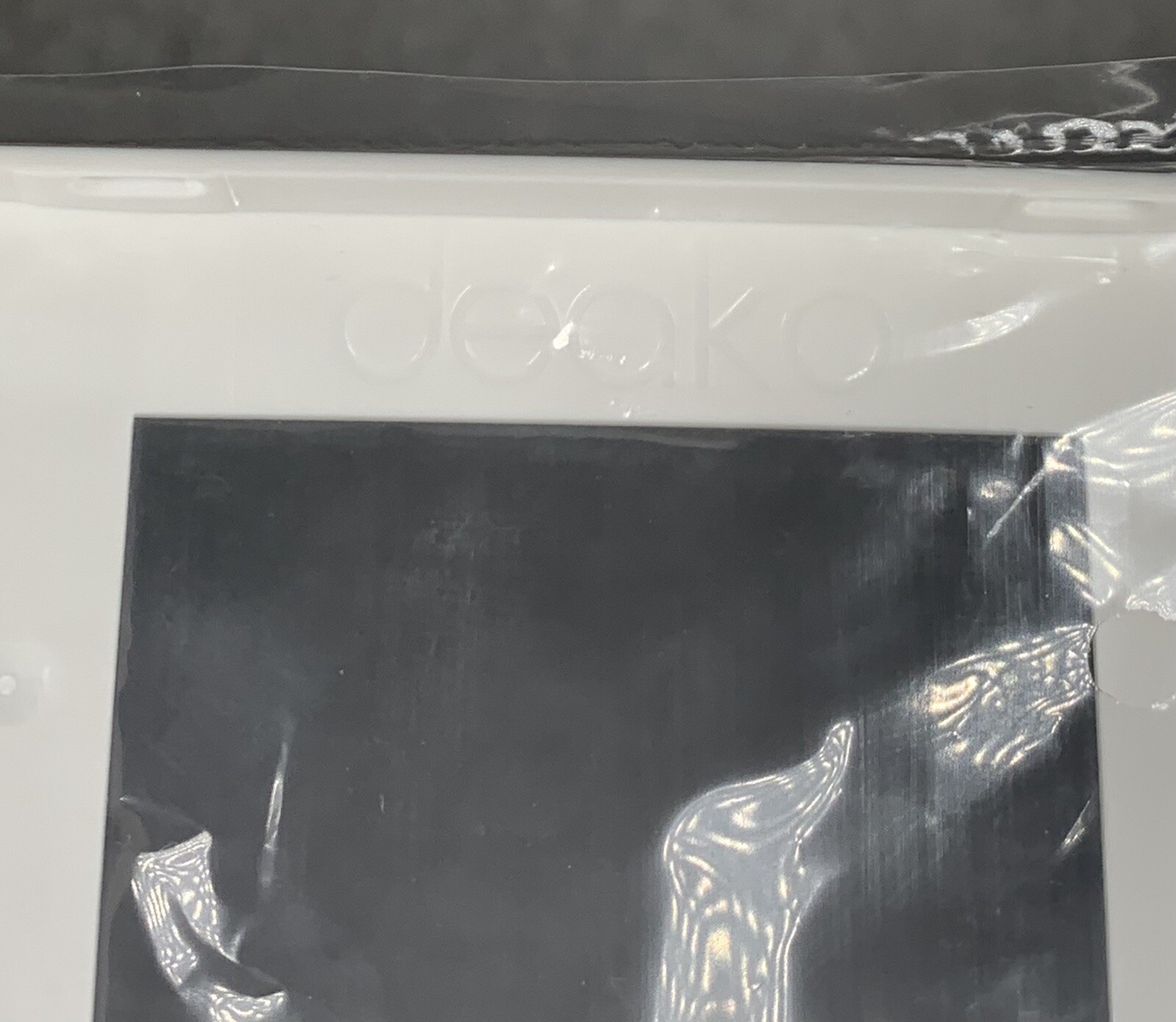 NEW Deako 3-Gang Backplate and Faceplate, Simple Rocker Switch, DS-BS3X-WHNL-UCQ