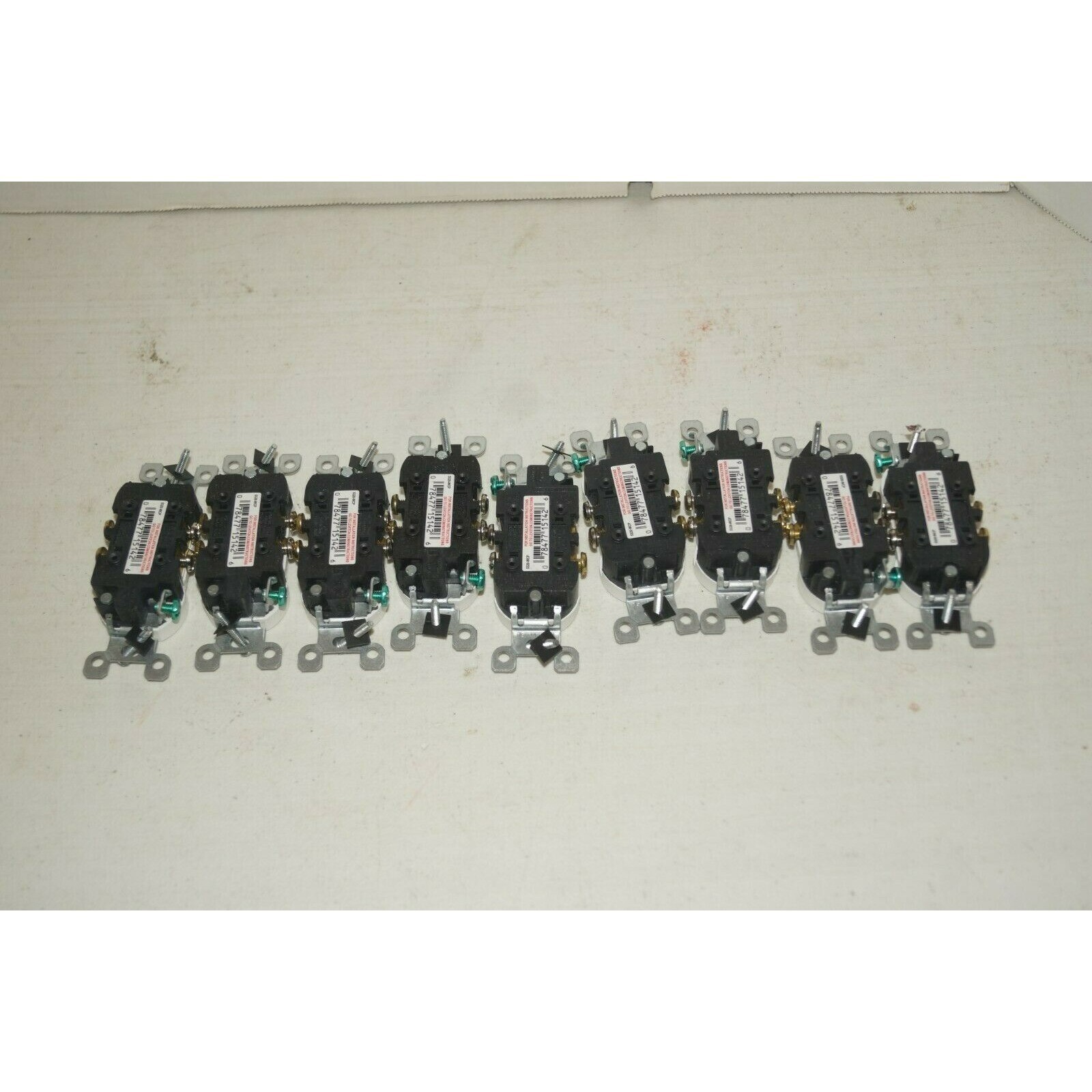10 PACK LEVITON White Tamper Resistant OUTLET 15A 125V *NEW*