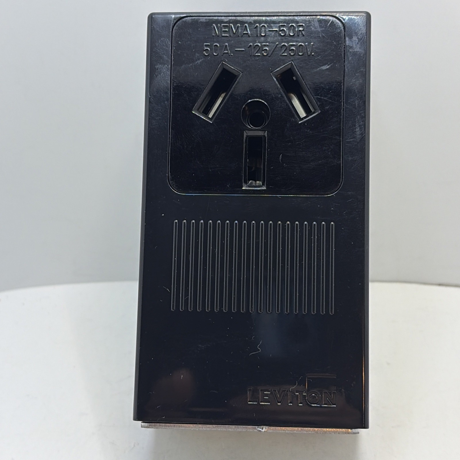 Leviton 50amp 3 prong surface mount power outlet 125/250v 3p, 3w