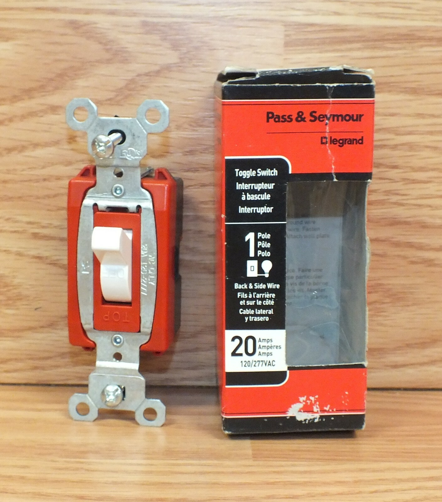 Pass & Seymour (CSB20AC1-WCC8) White 20AMP 1 Pole Back & Side Wire Toggle Switch