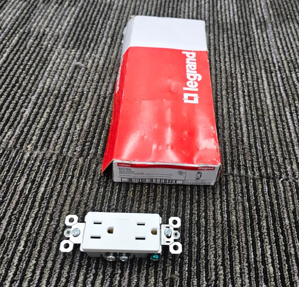 (QTY 10) Legrand 885TRW Radiant 15A 125V Tamper Resistant Receptacle White