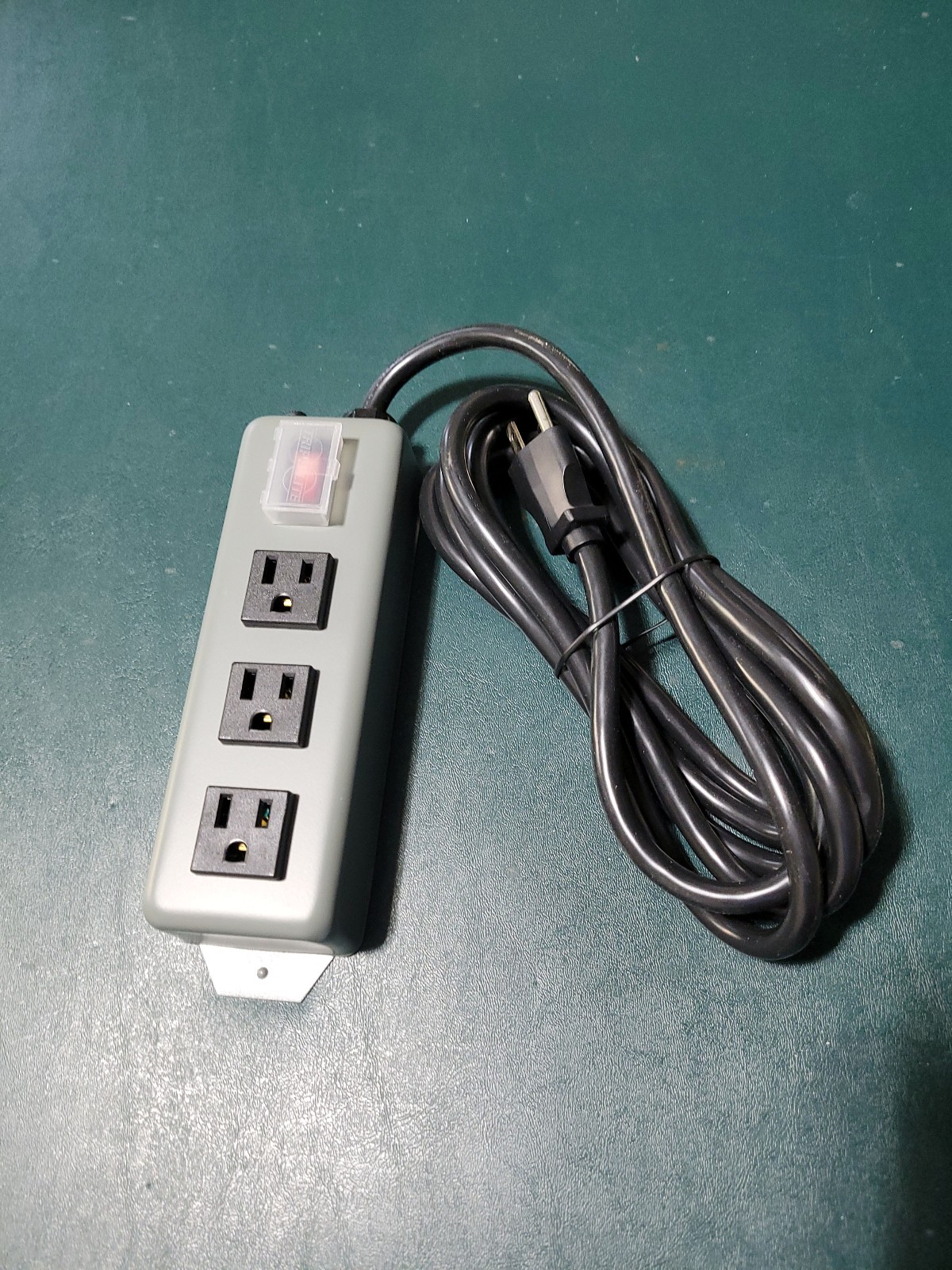 Tripp-Lite Waber 3SP9 3 Outlet Heavy Duty 15A Industrial Power Strip. 9′ Cord!