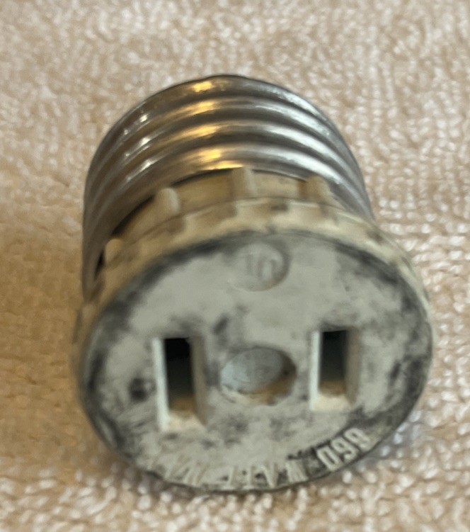 Lot Of 8 Screw In Socket To Plug Adapters