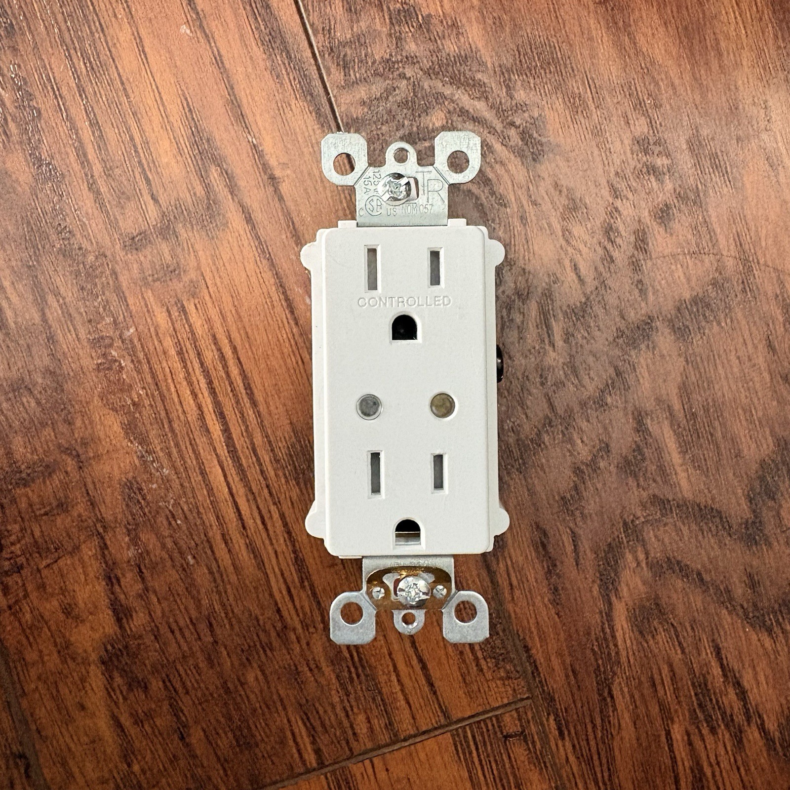 Leviton Z-Wave Plus Wall Plug DZR15 White App Control Duplex Alexa Compatible