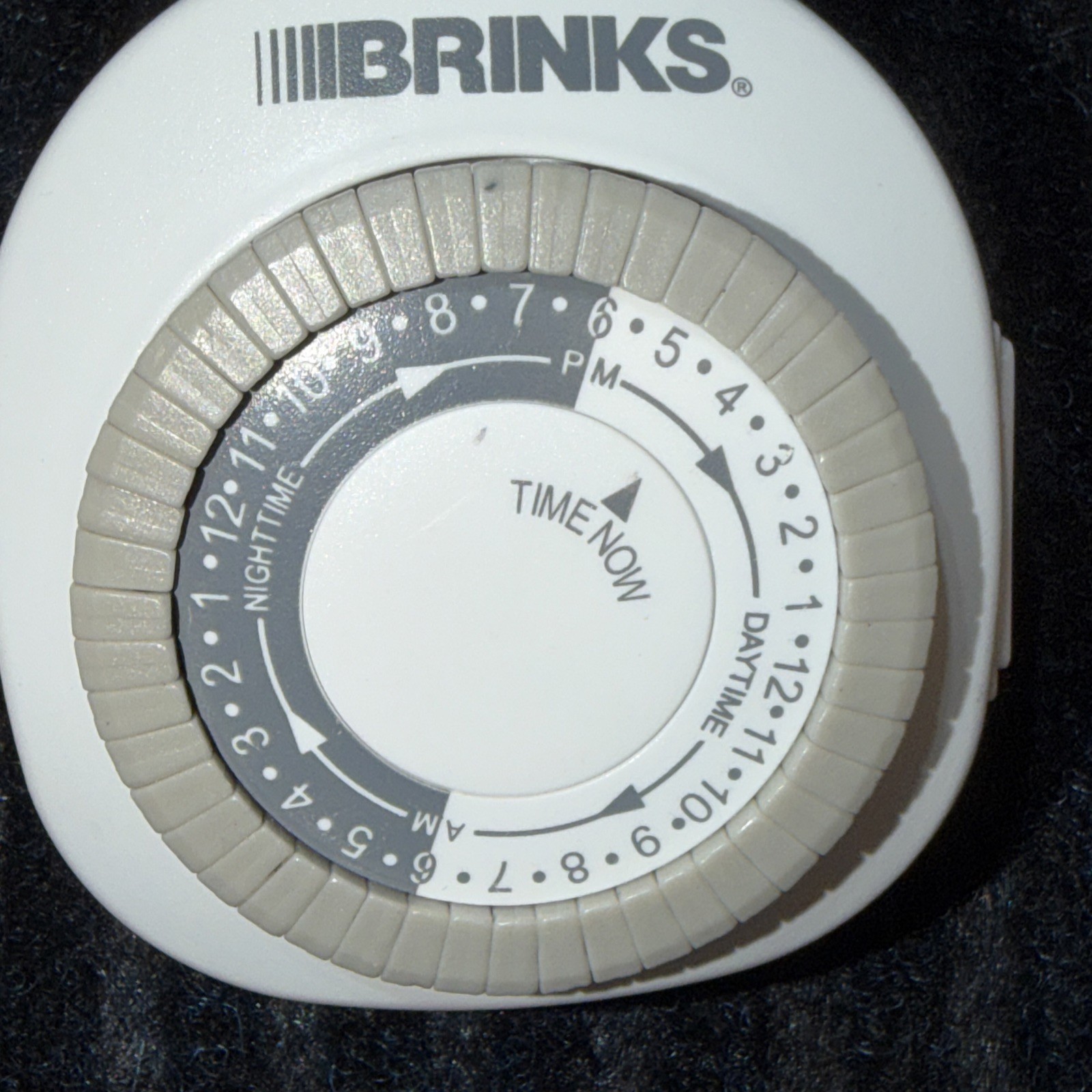 2 Brinks Grounded 24-Hour Mechanical Timer (16-ULD/3A) 15 Amp 125V – 60Hz Indoor