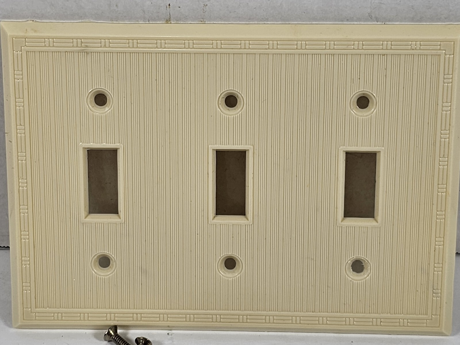 Vintage NOS 3 Gang Light Switch Plate Wall Cover Off White Ribbed Unbranded