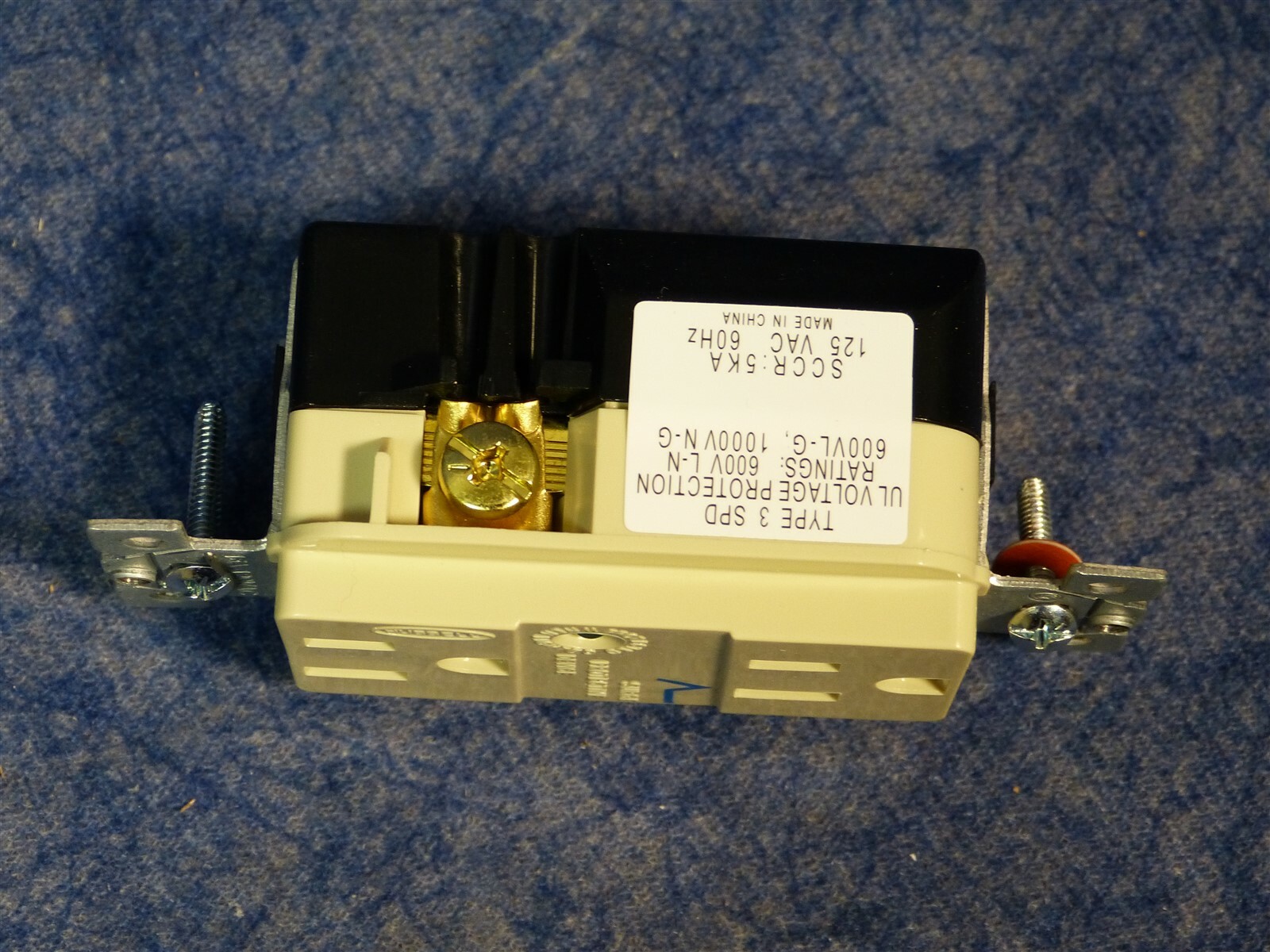 Hubbell HBL5260ISA SPIKESHIELD TVSS Duplex Receptacle, 15A 125V, 5-15R, Ivory