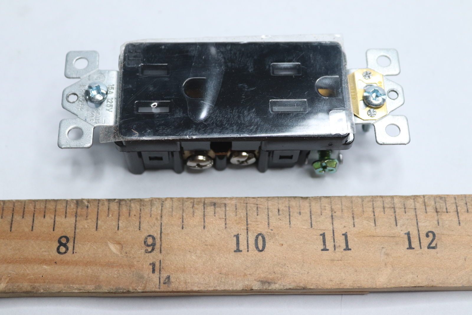 Decorator Receptacle Outlet Tamper-Resistant 3-Wire 2-Pole 15A 125V 61501-TR-BK