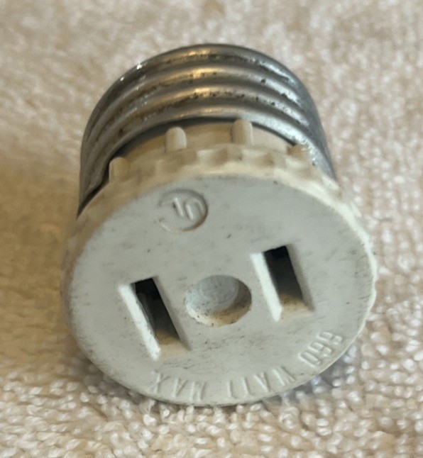Lot Of 8 Screw In Socket To Plug Adapters