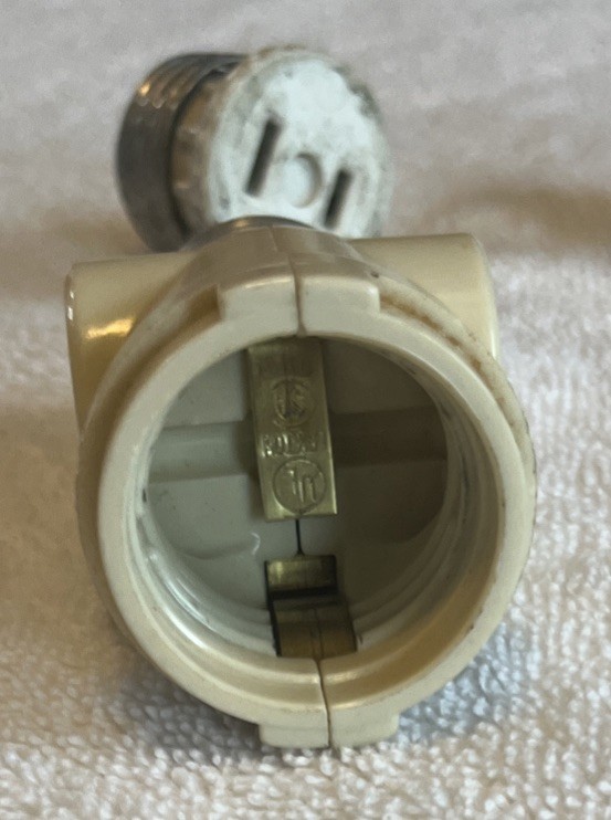 Lot Of 8 Screw In Socket To Plug Adapters