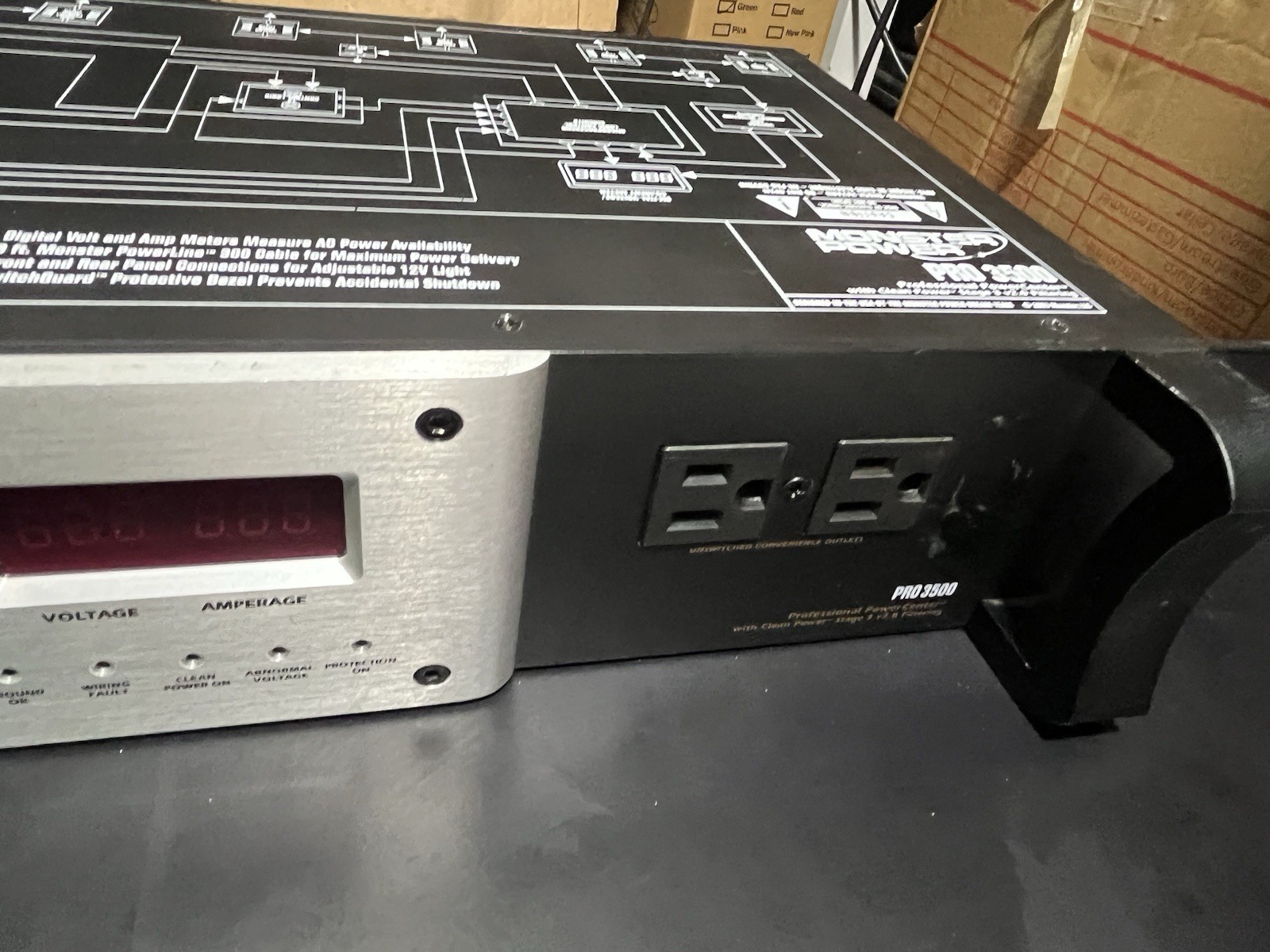 MONSTER POWER PRO 3500 Professional Reference Powercenter 14 Outlets