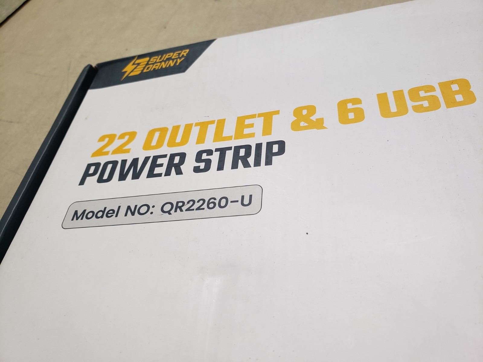 SUPER DANNY 22-Outlet Power Strip Surge Protector 2100J Flat Plug Black QR2260