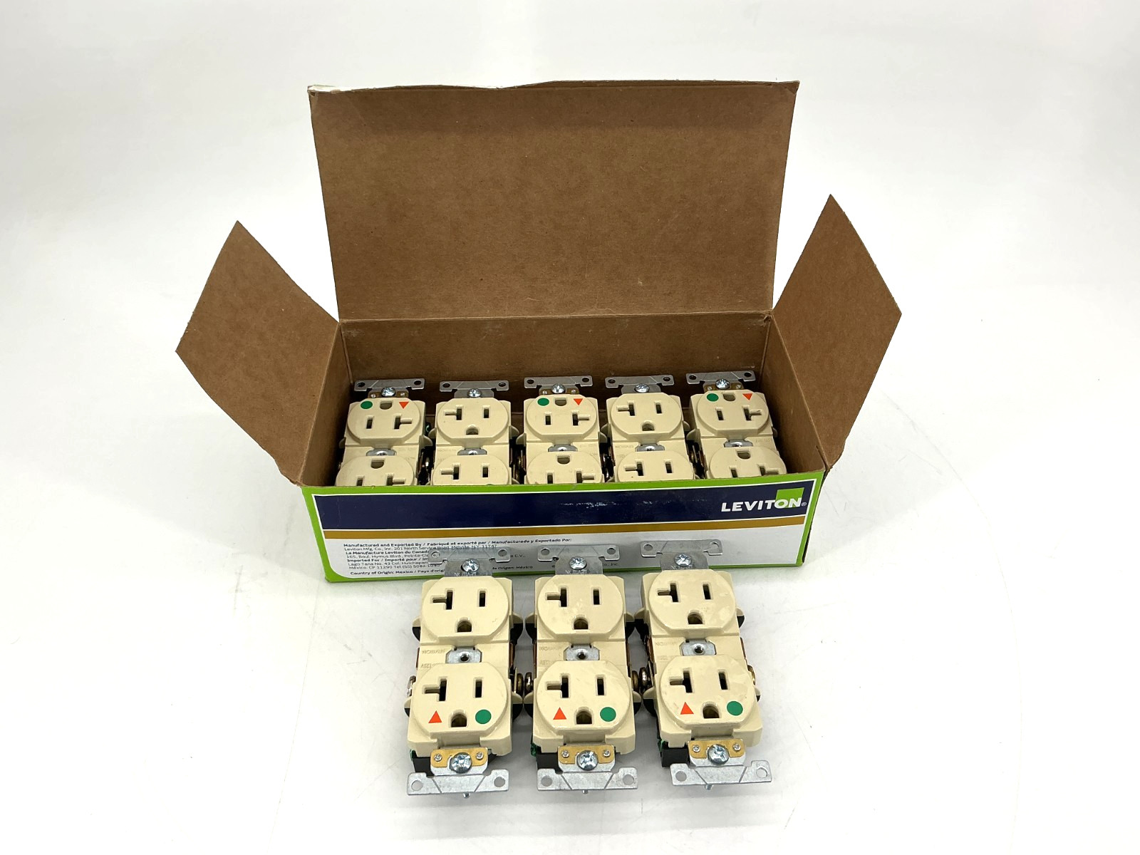 Box of 8 New Leviton 8300-IGI Isolated Ground Duplex Receptacle Outlet 20A 125V
