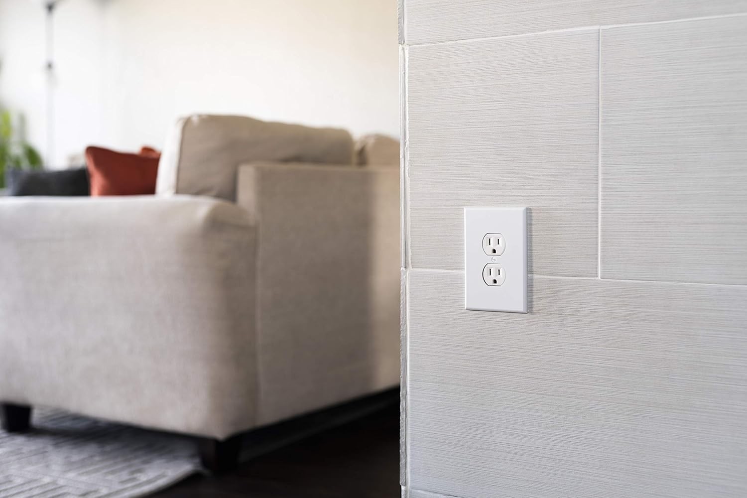 GE Duplex Wall Receptacle 15A 125V White 3-Prong with Reinforced Yoke