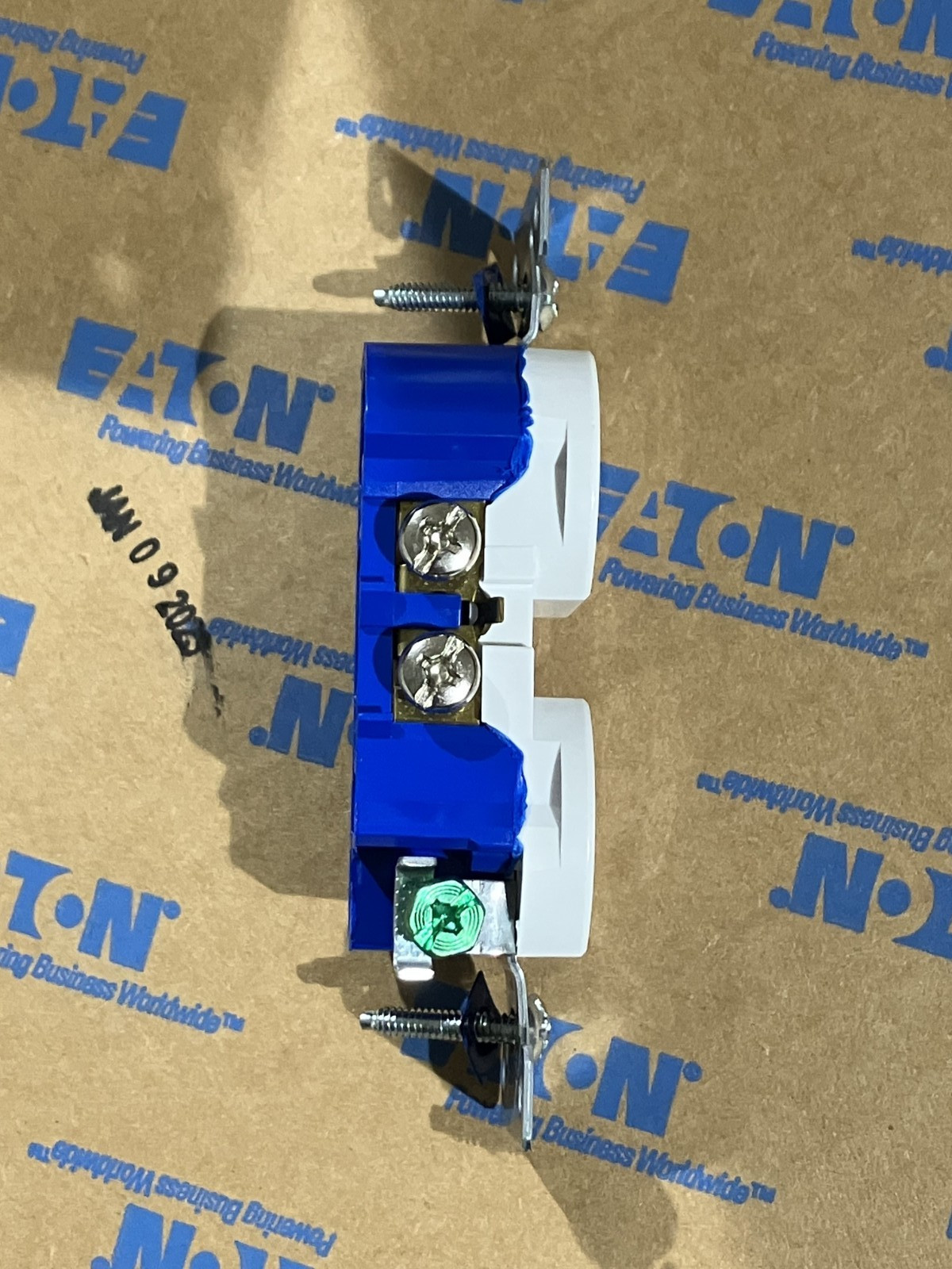 Lot of 10 Eaton TR270W 15A 125V Tamper Resistant Residential Duplex Outlet White