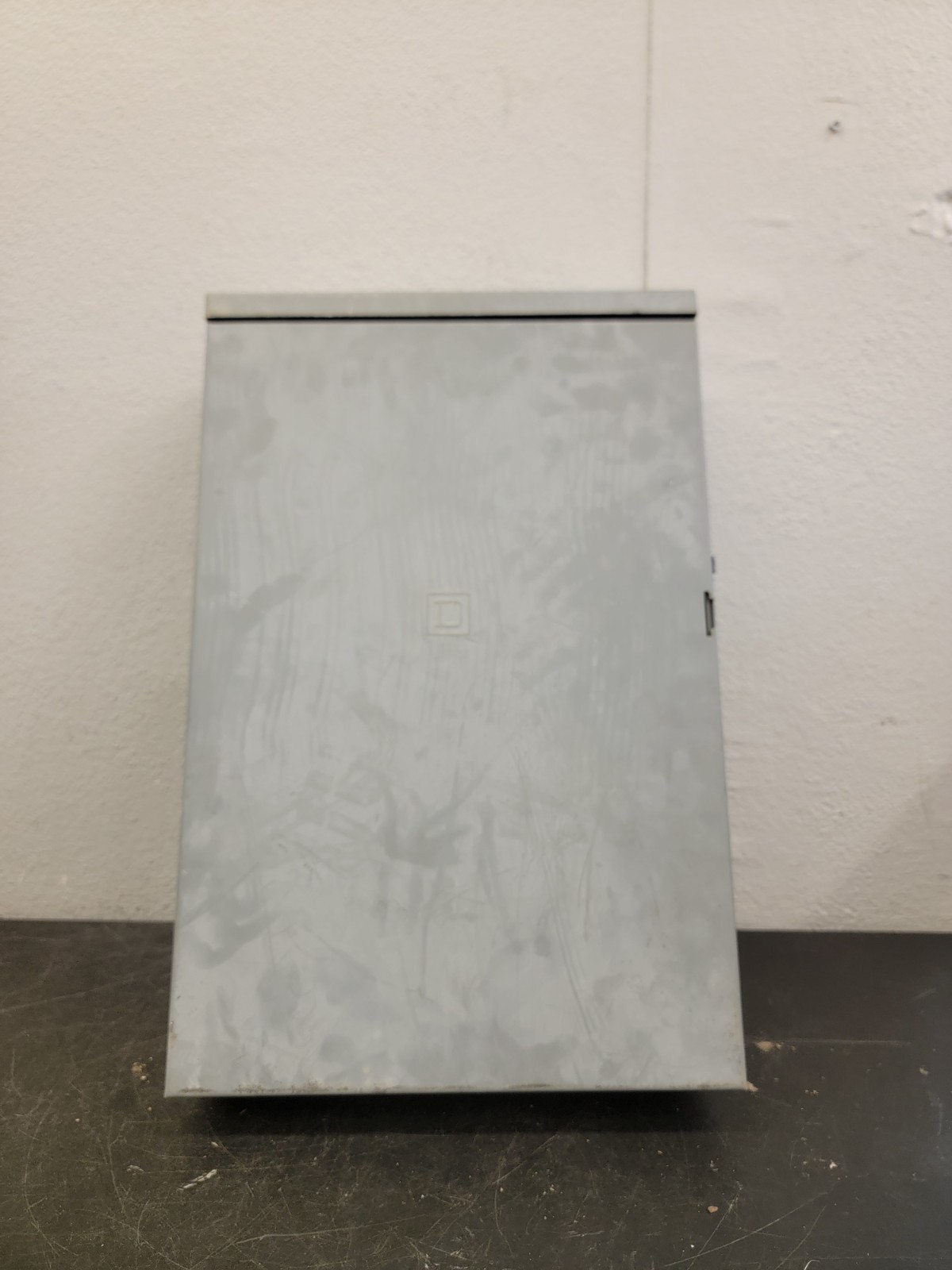 Square D HOM2040M100PRB Homeline Main Breaker Installed Load Center, 40 Poles,