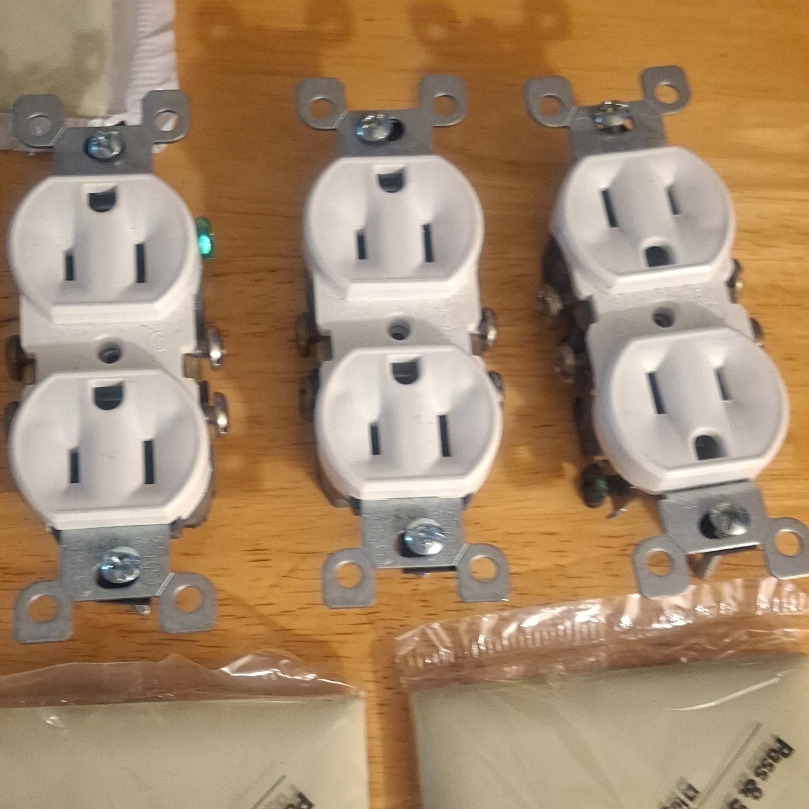 TradeMaster Ivory/White Toggle Switch, Duplex Outlets & Unbreakable Plates 15A