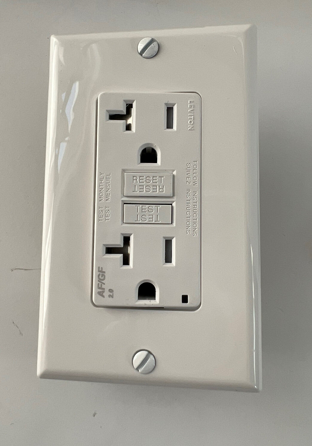 Leviton White GFTR2-W GFCI Smartlock Pro Tamper-Resistant 20A-125V TR 5-20R