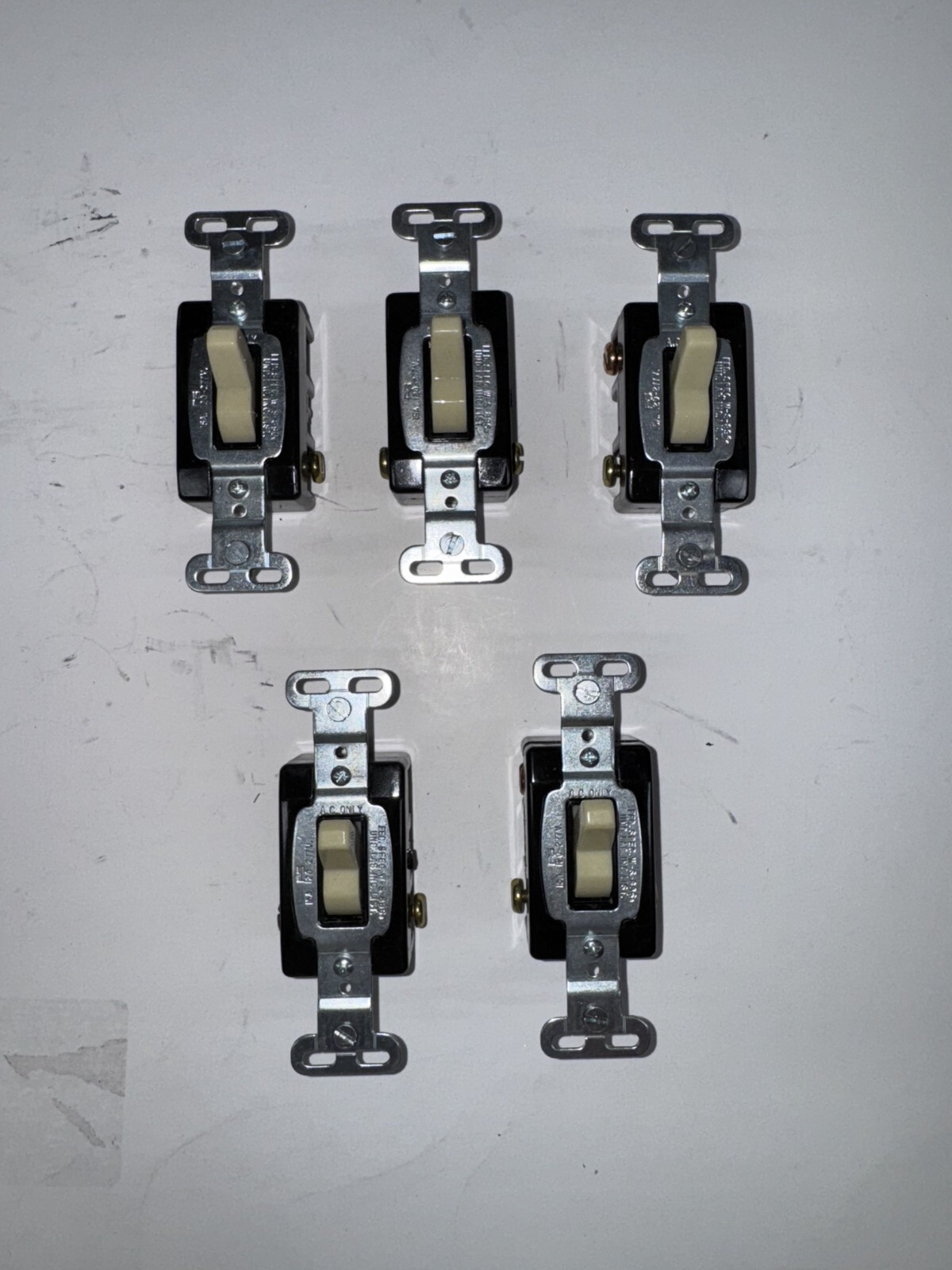 QTY/5 Pass & Seymour 503-I Ivory Three Way Switch 15A 120/277V AC Side Wired