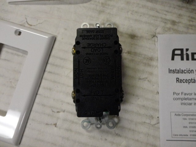 GFCI Receptacle Aida 5-15R White 10pcs