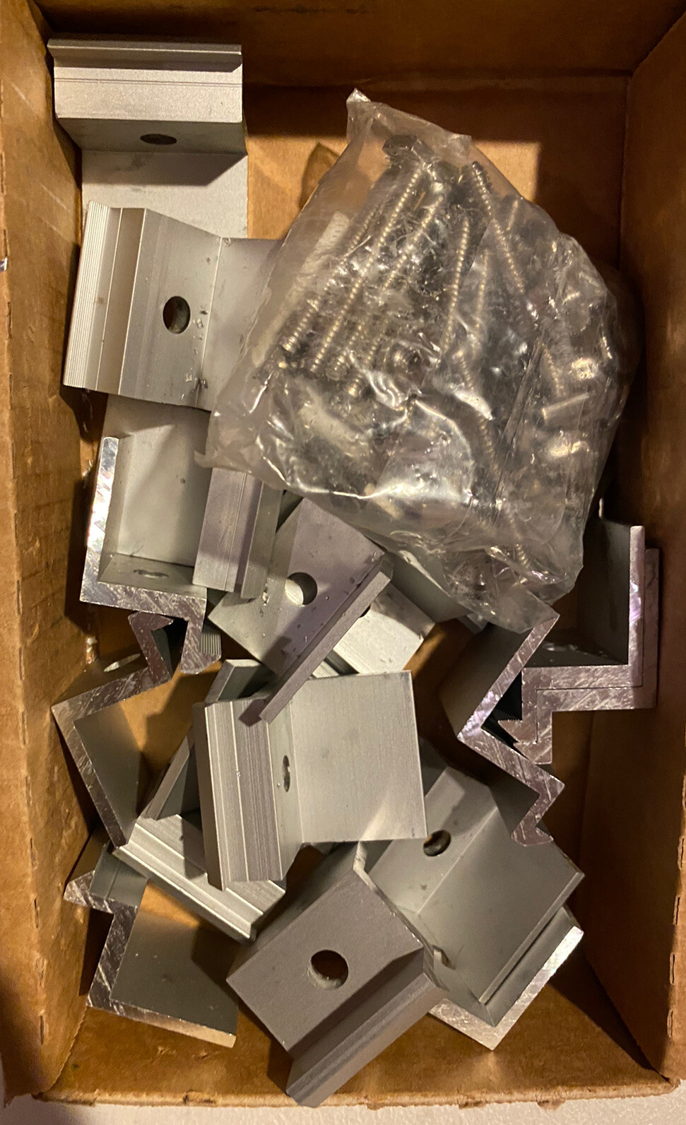 Box of 20 Unirac Solar Mount 302004C Solar Mount SM End Clamp D w/ Hardware