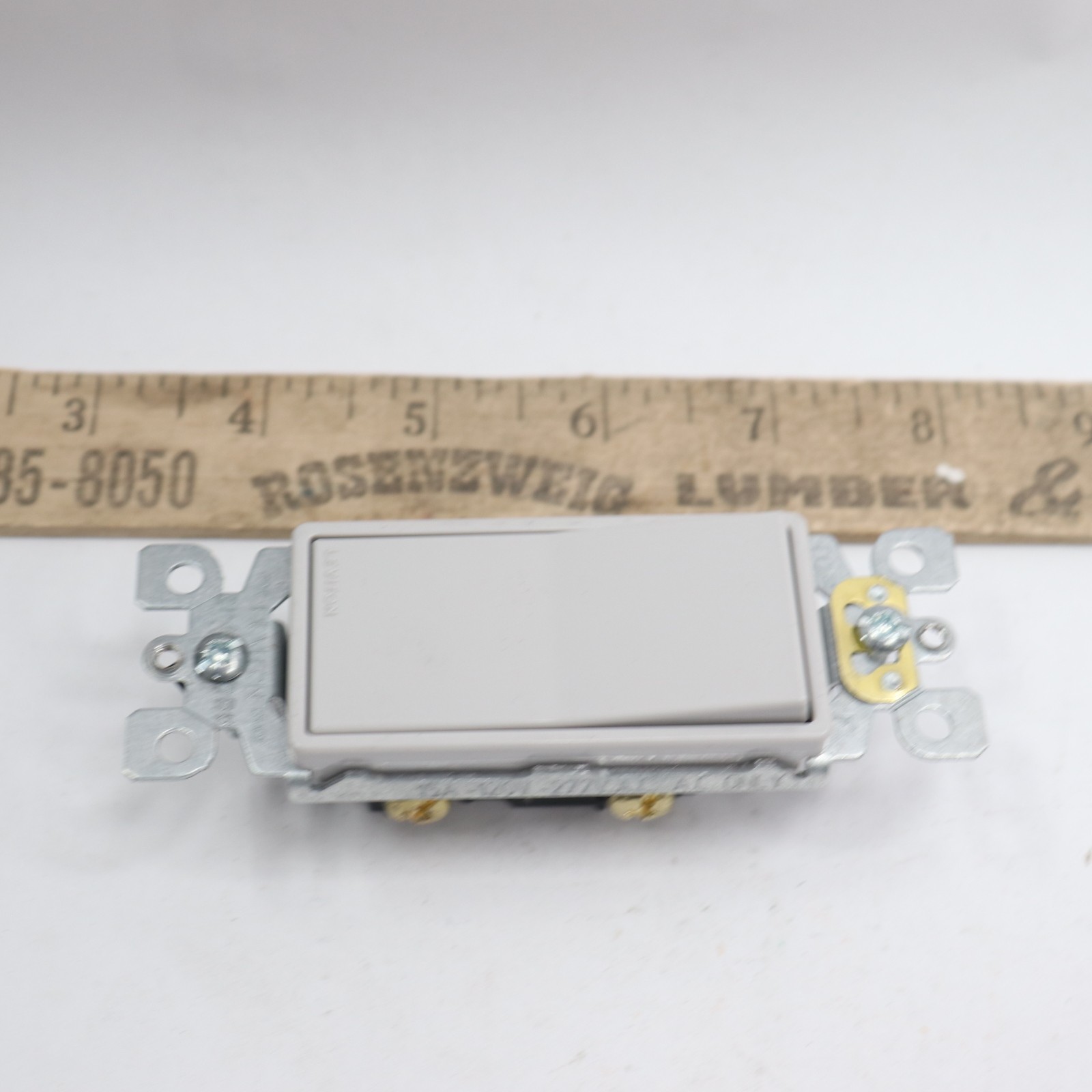 Leviton Decora 15 Amp Single-Pole Ac Quiet Rocker Switch, Light Gray