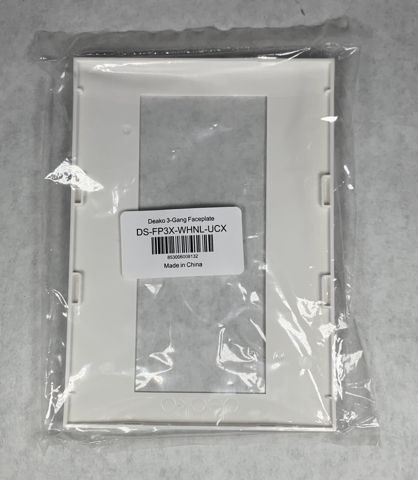 NEW Deako 3-Gang Backplate and Faceplate, Simple Rocker Switch, DS-BS3X-WHNL-UCQ