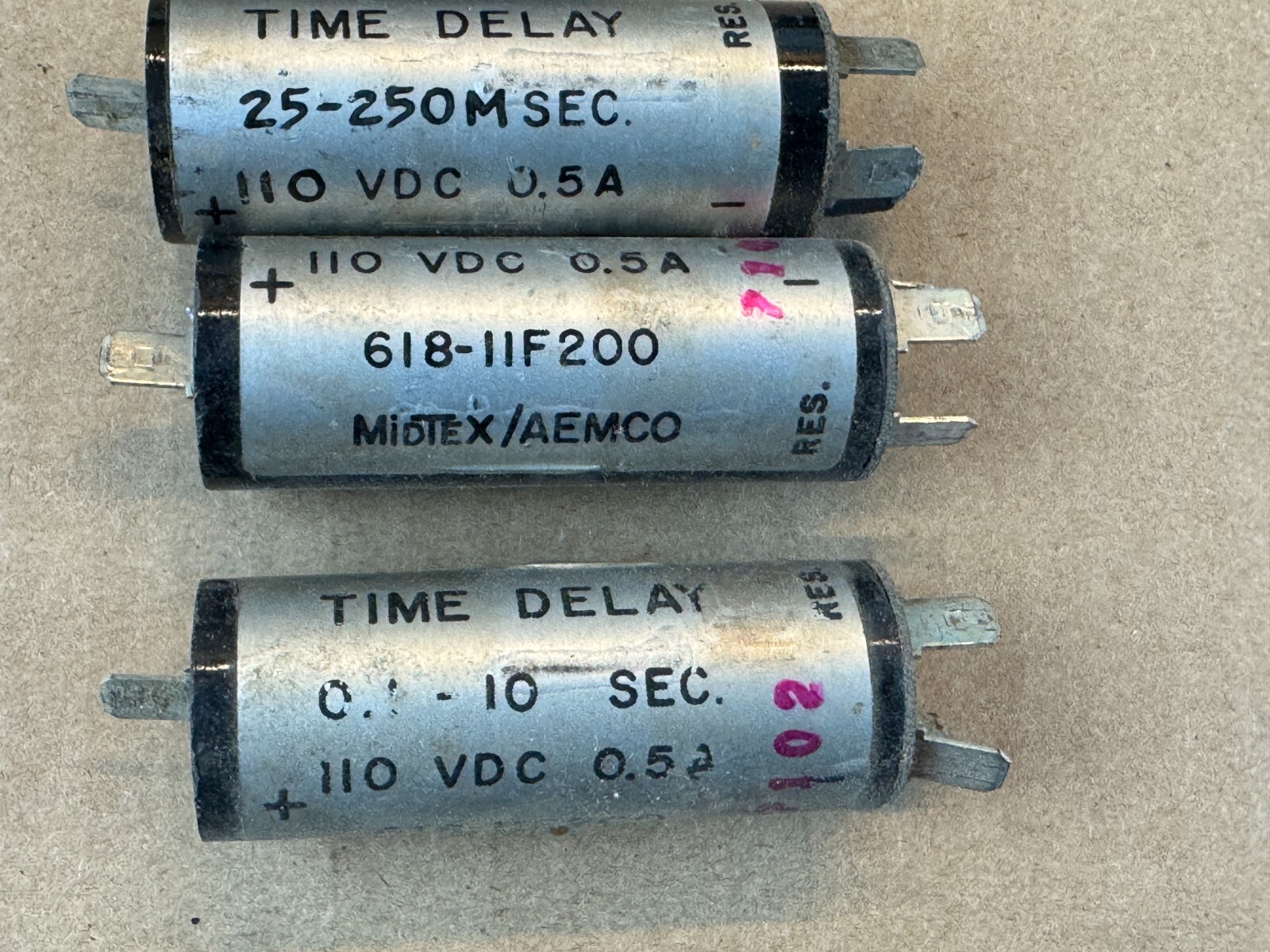 3 Time Delay Midtex Aemco Relays 618-11F200 618-11F0A3 110VAC 0.5A .1-10 Sec