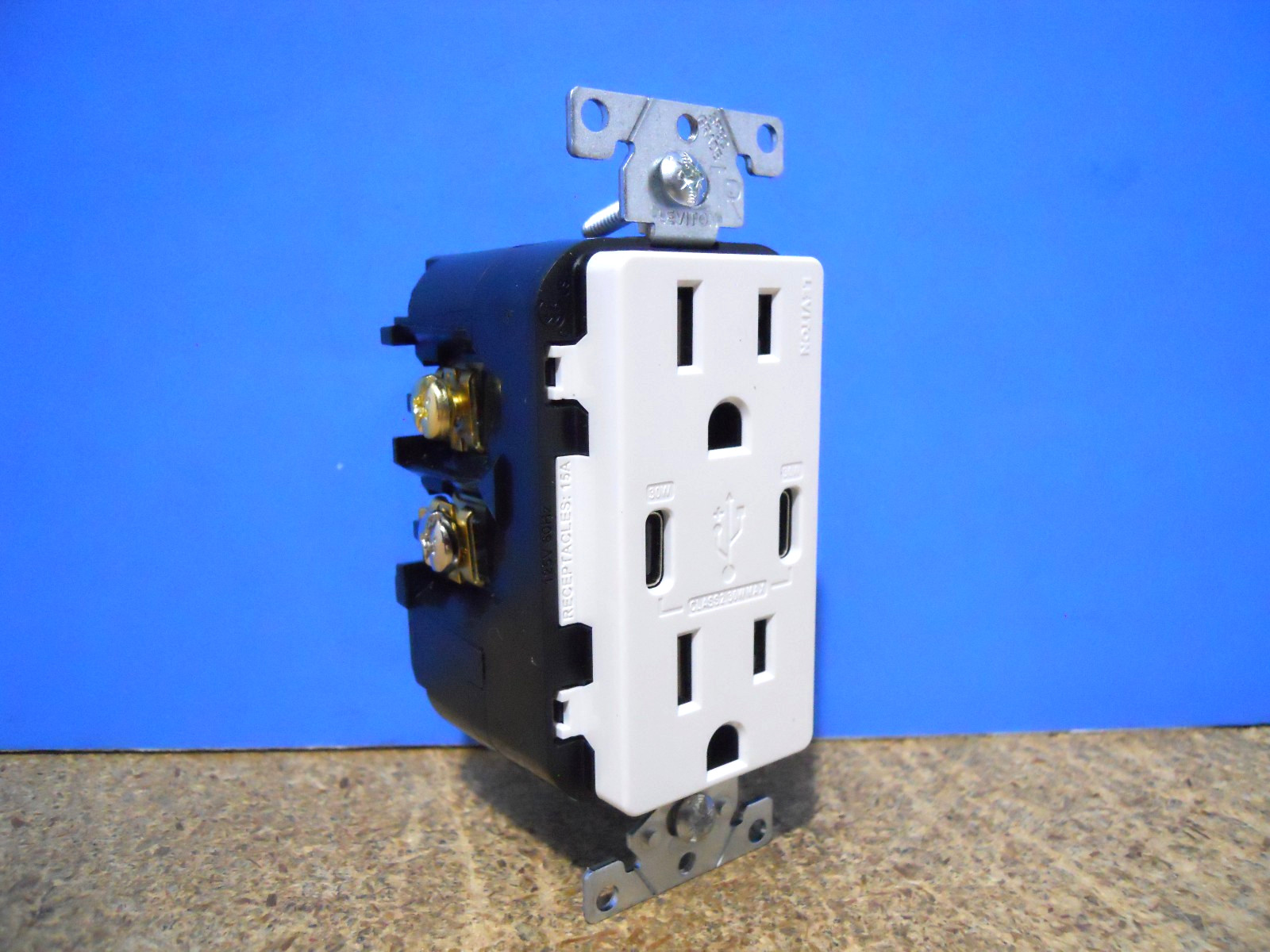 Leviton Decora + T5635-BW 30W USB-C Duplex Outlet White Charges Phones Tablets