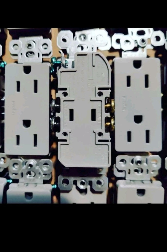Set of 10 Legrand outlets 885TRW Recpetacle 15A 125V Gray