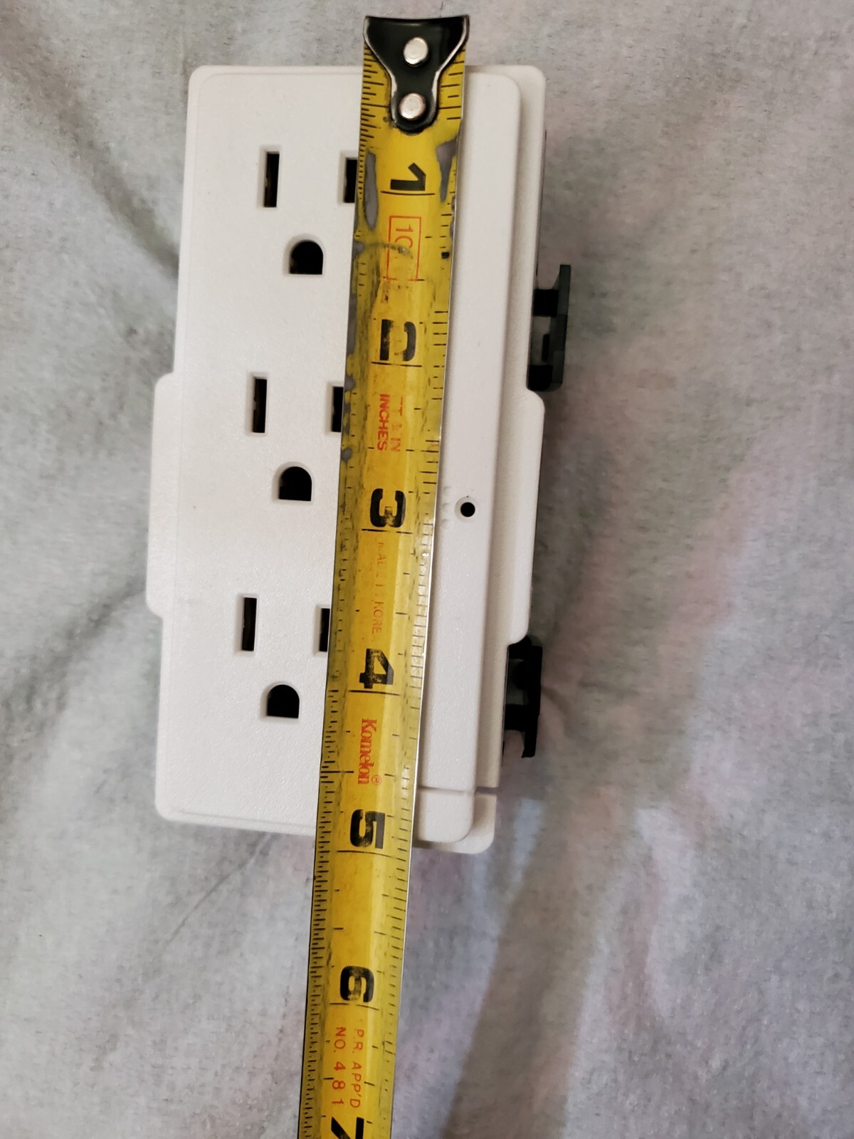TRIPLEX PLUG Part No 7029-9532 ( Lot Of 6 ).