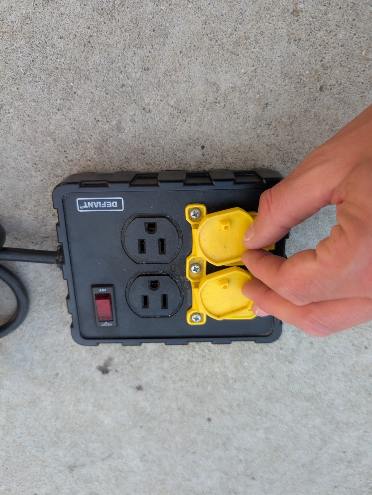 INDUSTRIAL TYPE INDOOR/OUTDOOR 4 OUTLET POWER BOX STRIP LONG CORD