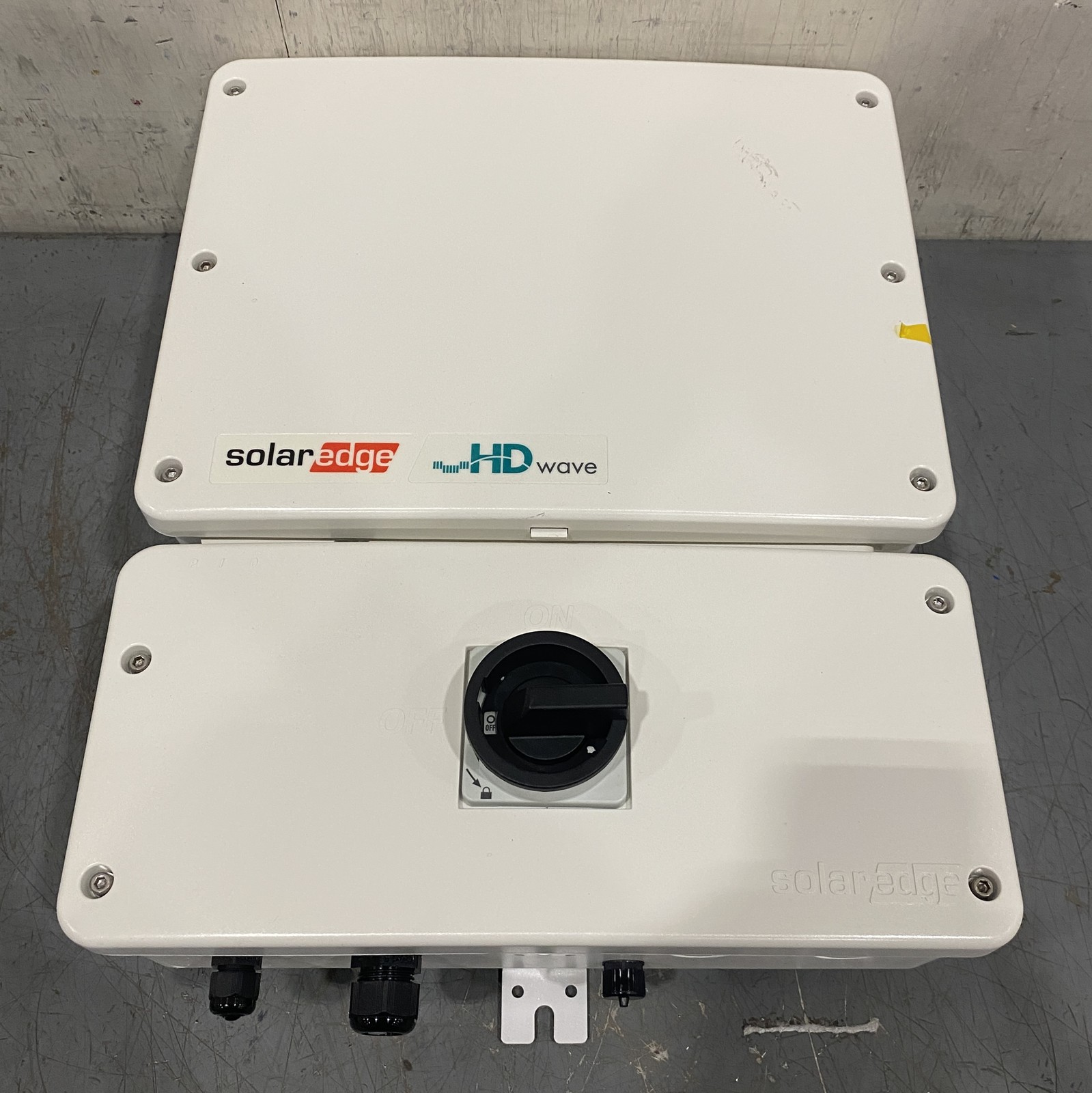 SolarEdge Home Wave Inverter 240 VAC 3800W White SE3800H-US000BEU4