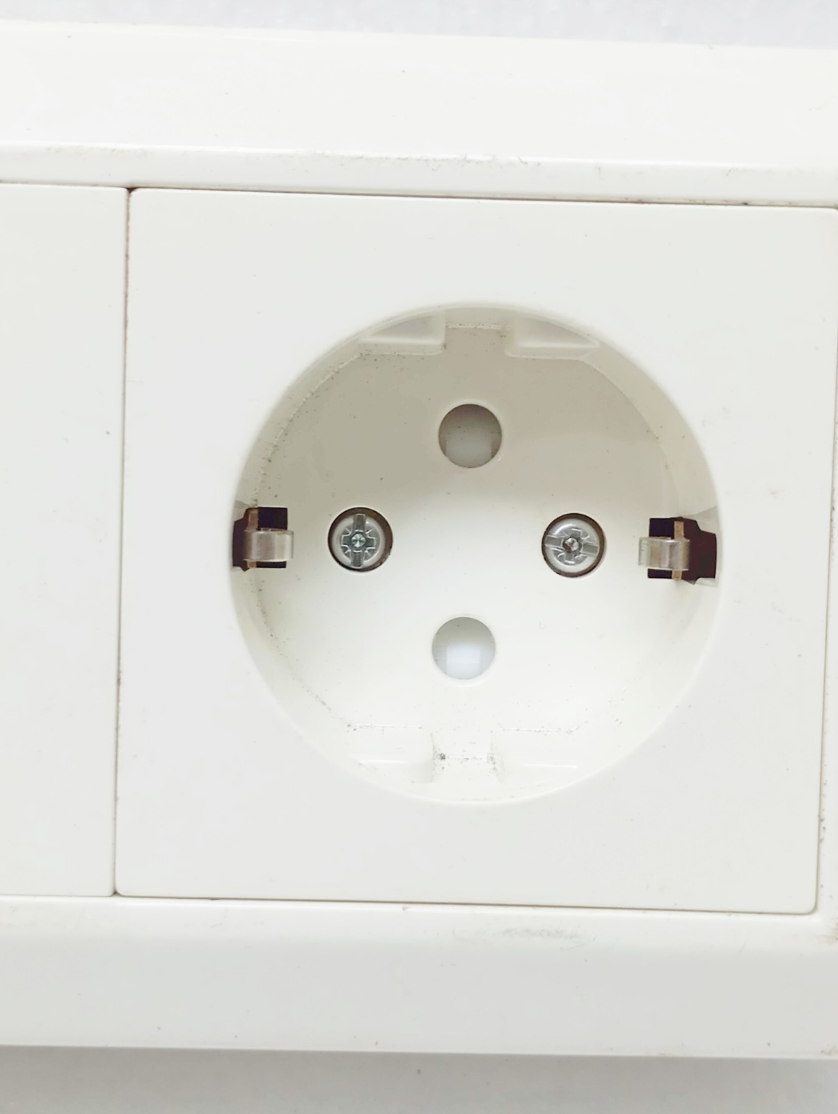 Flush mounted double socket JL/FS-CZ Series F676 L888 (LOT OF 2PC)