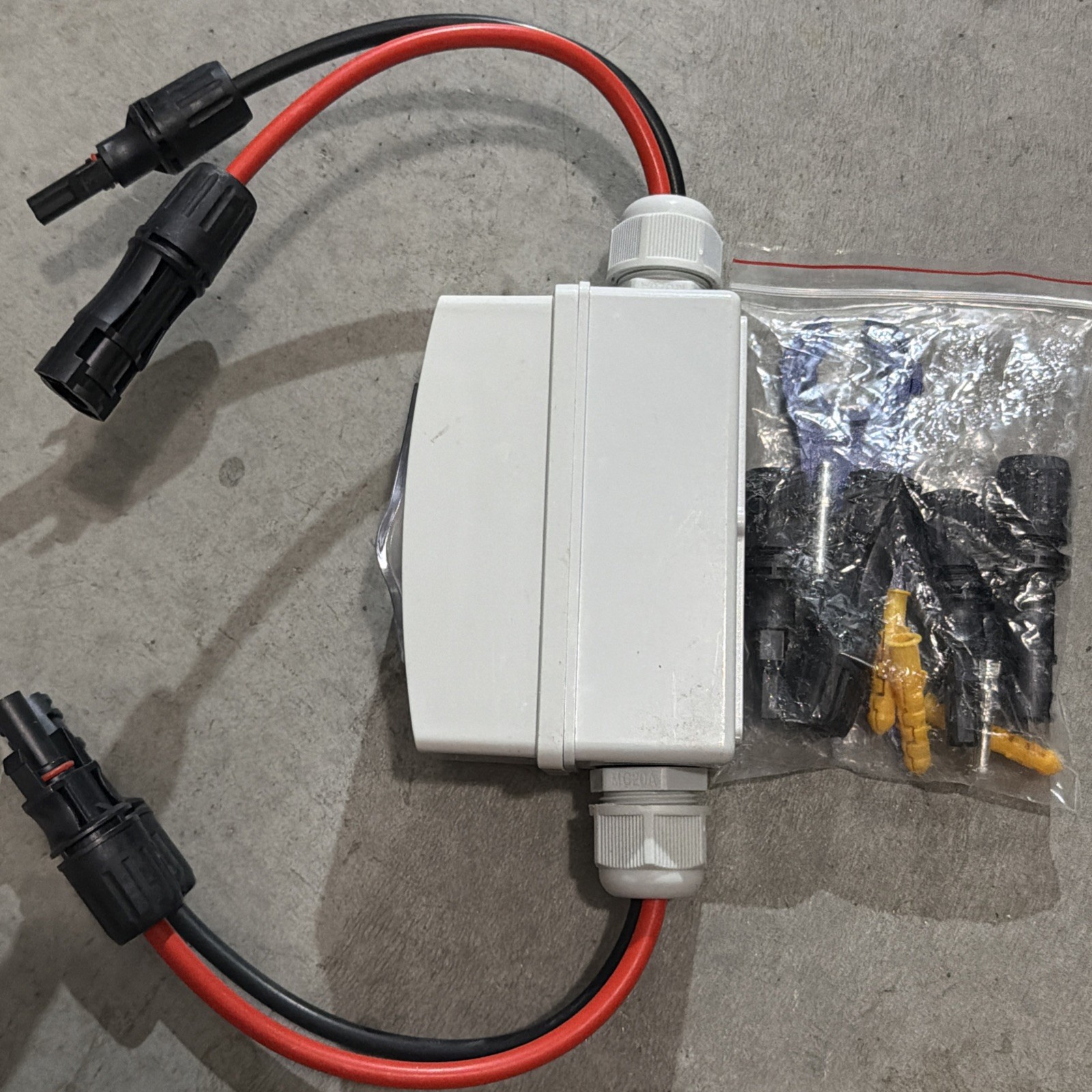 Solar Panel Disconnect Switch, 50 Amp DC 1000V Breaker Box PV DC1000V 50A