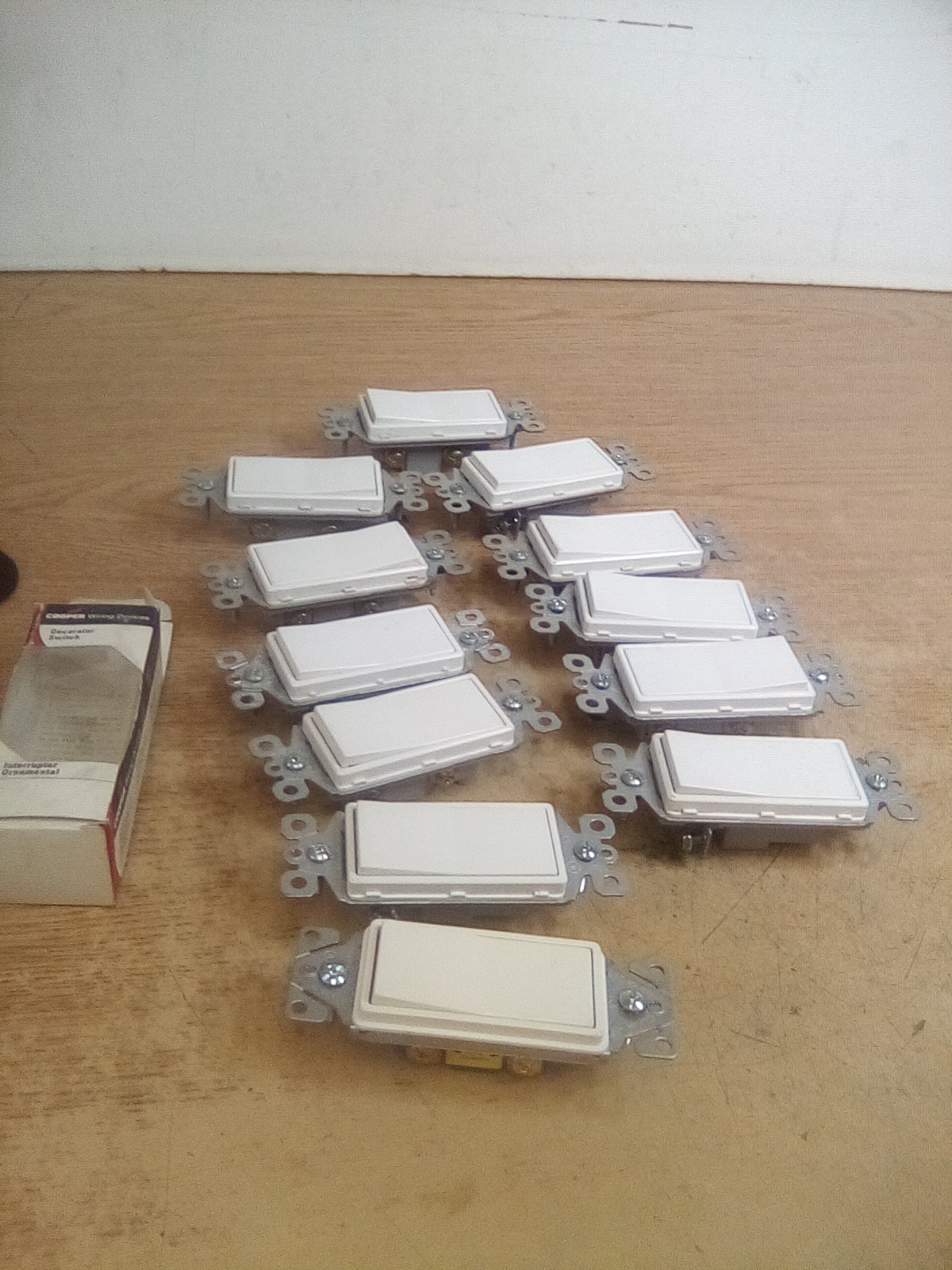 Lot Of 12 (11) Legrand Pass & Seymour & (1) Cooper Decorator Switch 15A 120V
