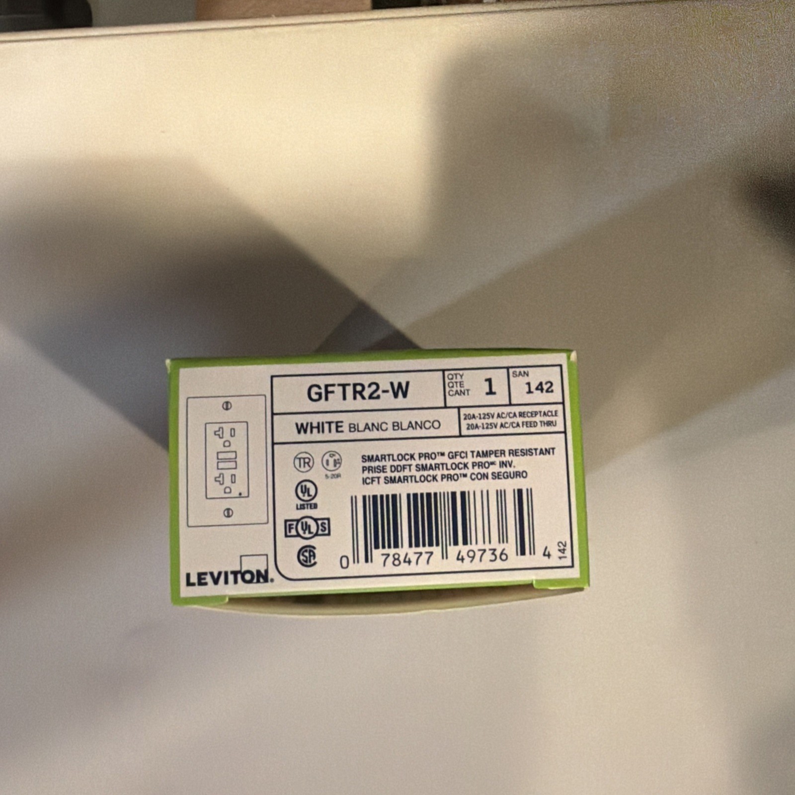 NEW- Leviton White GFTR2-W GFCI Smartlock Pro Tamper-Resistant 20A-125V
