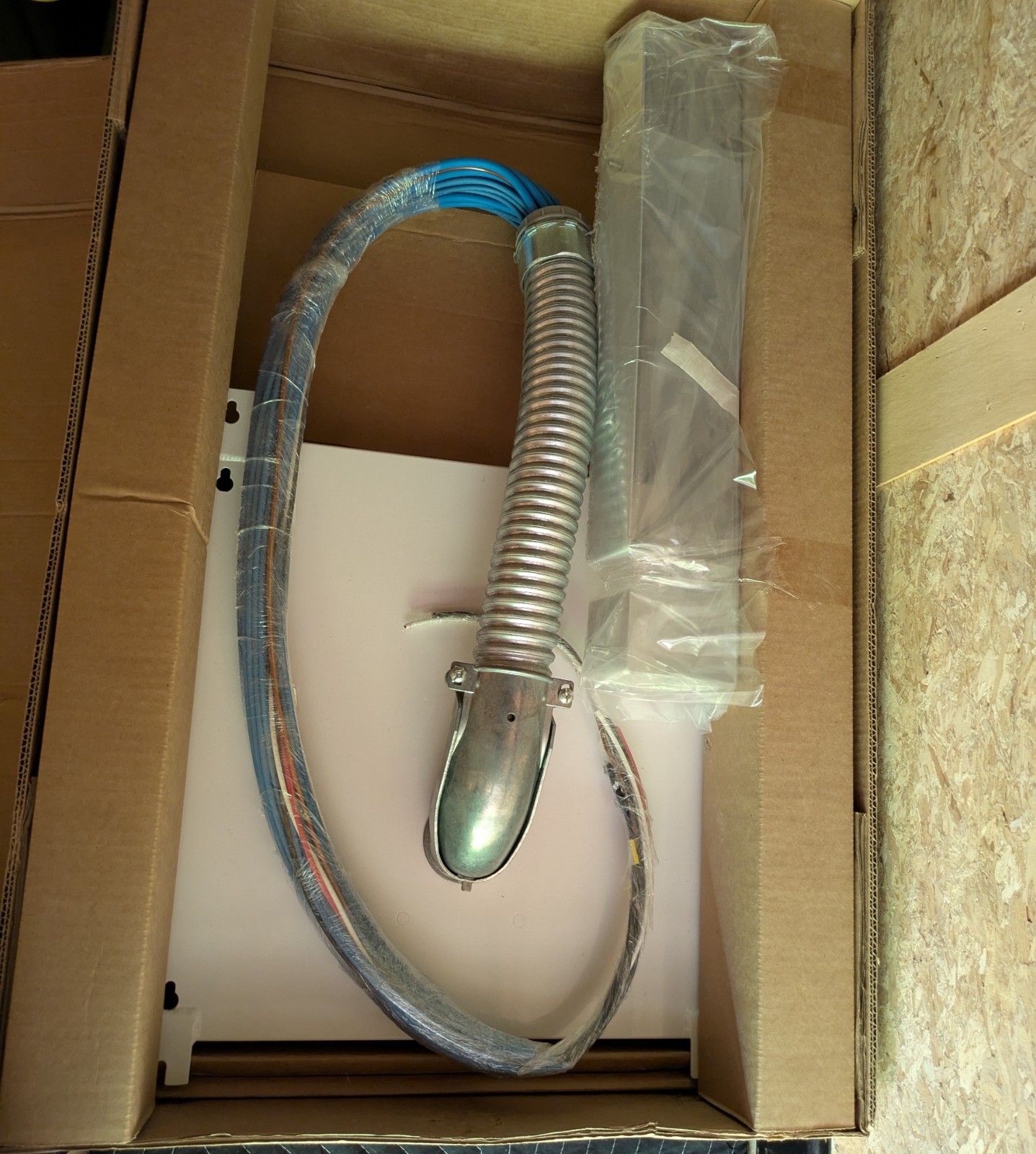 Lumin LSP-DC Smart Electrical Panel – Indoor – *damaged CT casing*
