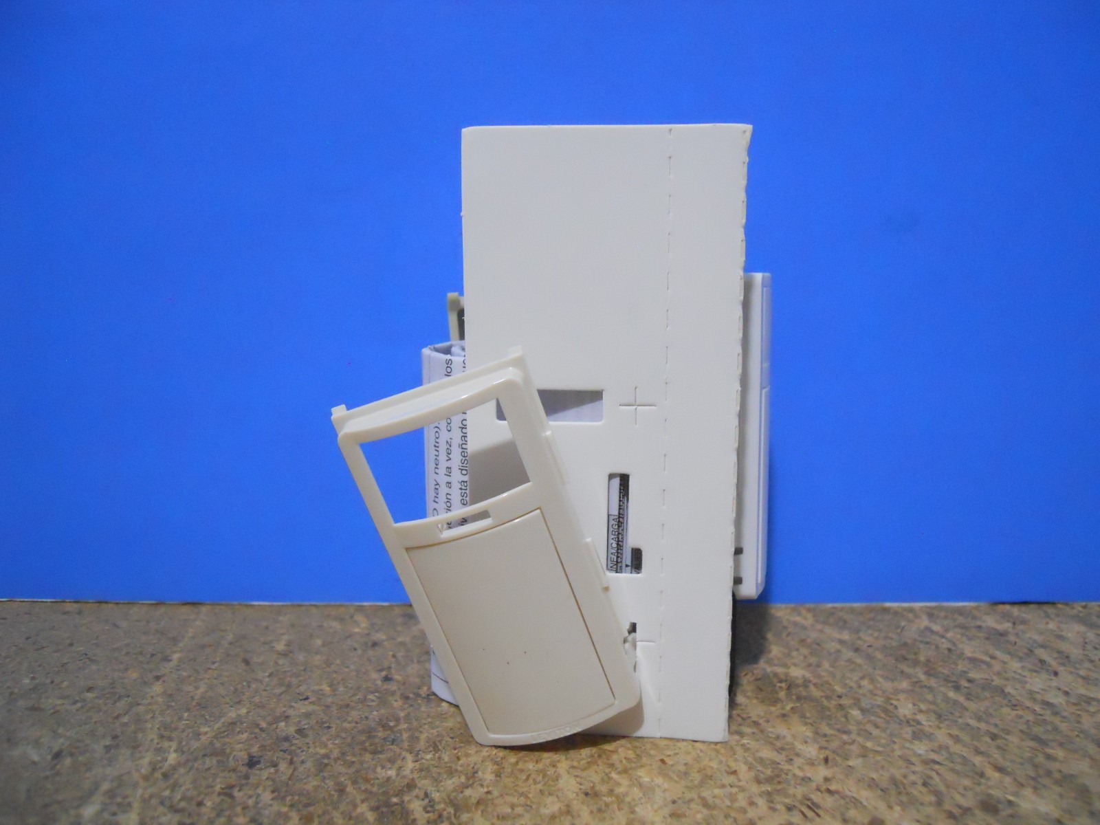 Leviton DVS05-1LZ Universal LED/CFL Manual-On Vacancy Sensor