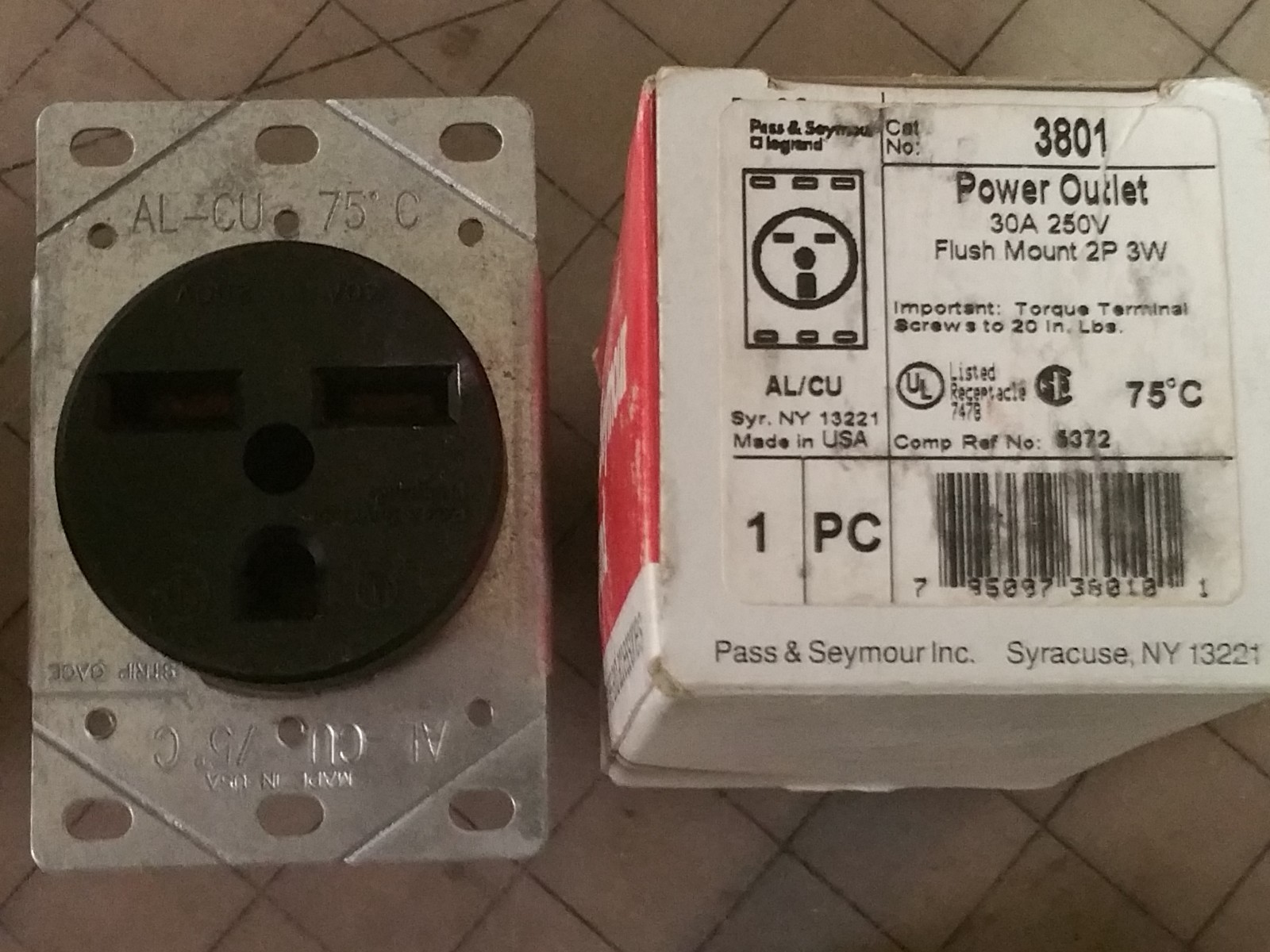 Flush Mount Receptacle 30A 250V – Pass Seymour 3801 AL/CU