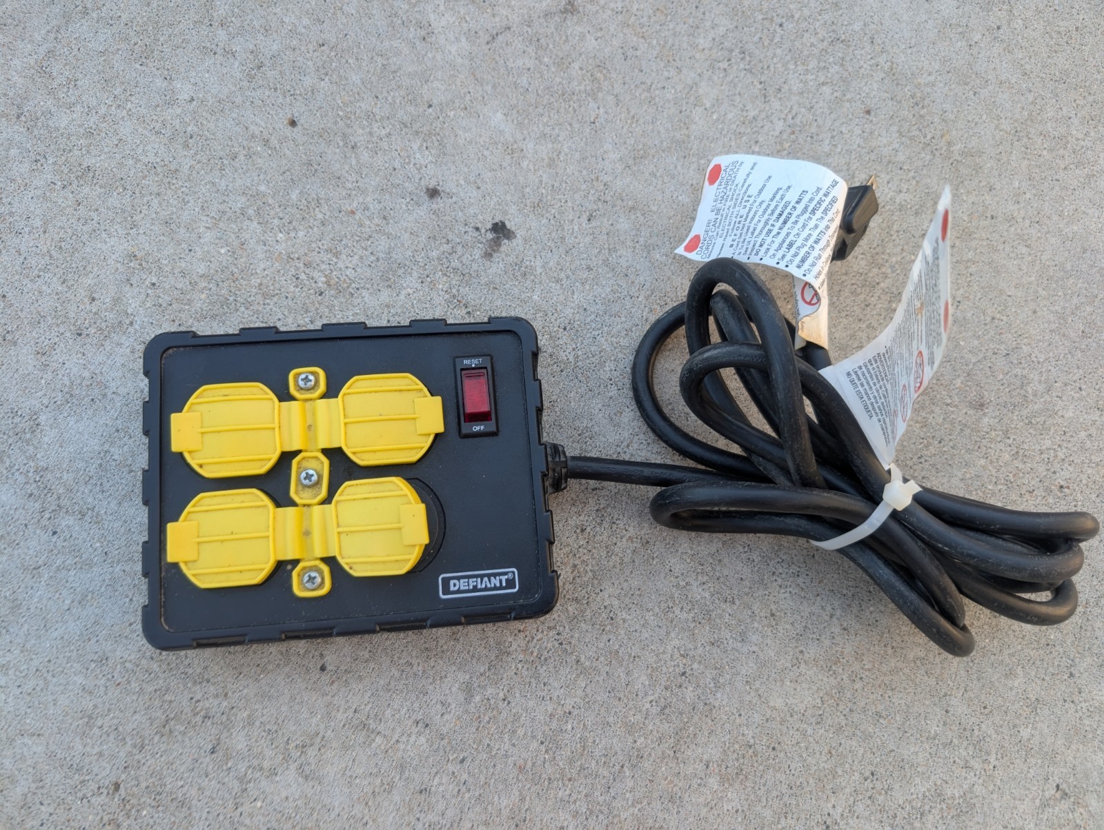 INDUSTRIAL TYPE INDOOR/OUTDOOR 4 OUTLET POWER BOX STRIP LONG CORD