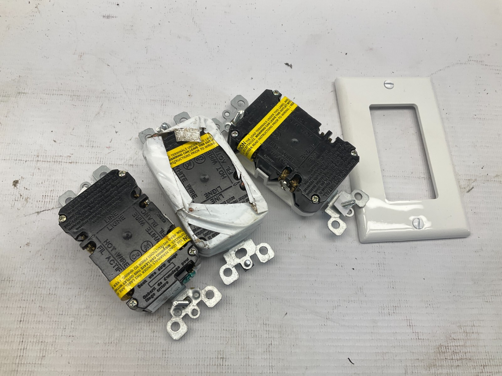 Set Of 3 Eaton NSB SGF15W Outlets GFCI Duplex Receptacle 15A 125V White EA T