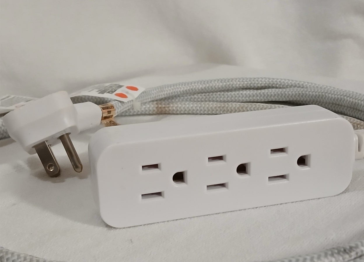 Cordinate 10ft Extension Cord Gray/White 3 Outlet Indoor Flexible PS-8000B3 Used