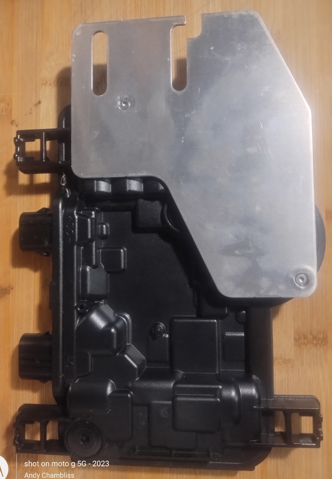 NEW Enphase IQ8+ Microinverter (IQ8PLUS-72-M-US) MC4 Wire Connector with bracket