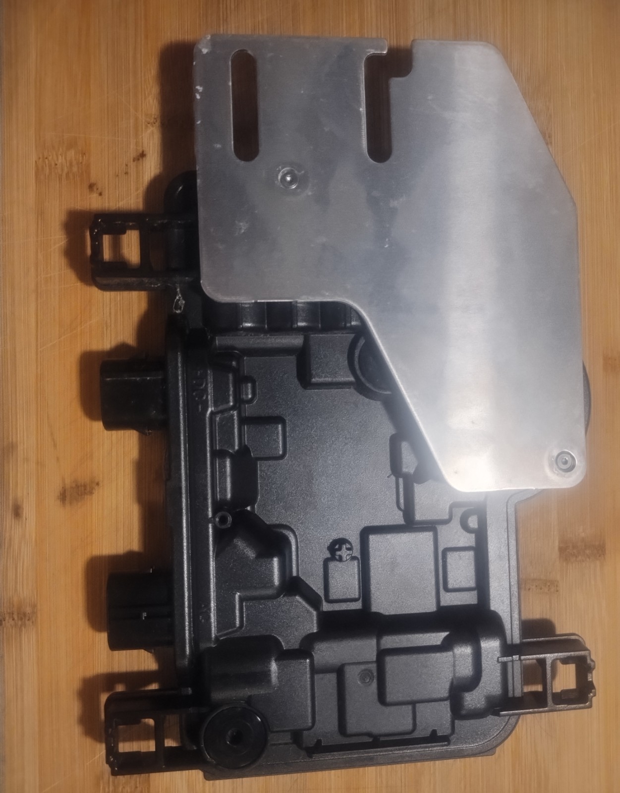 NEW Enphase IQ8+ Microinverter (IQ8PLUS-72-M-US) MC4 Wire Connector with bracket